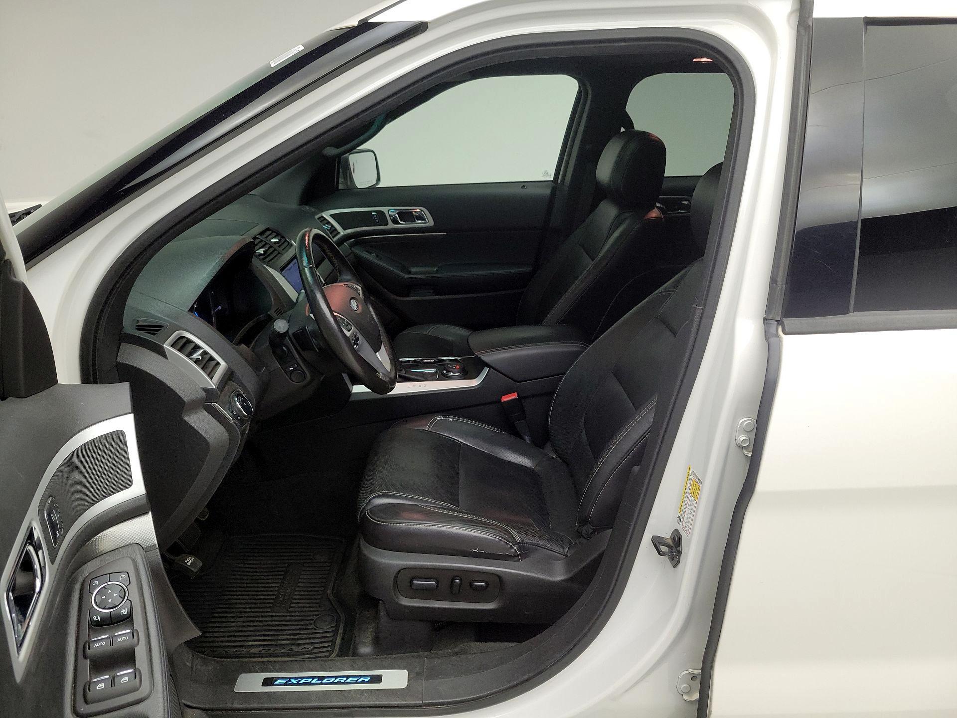 Thumbnail: 2015 Ford Explorer - 11