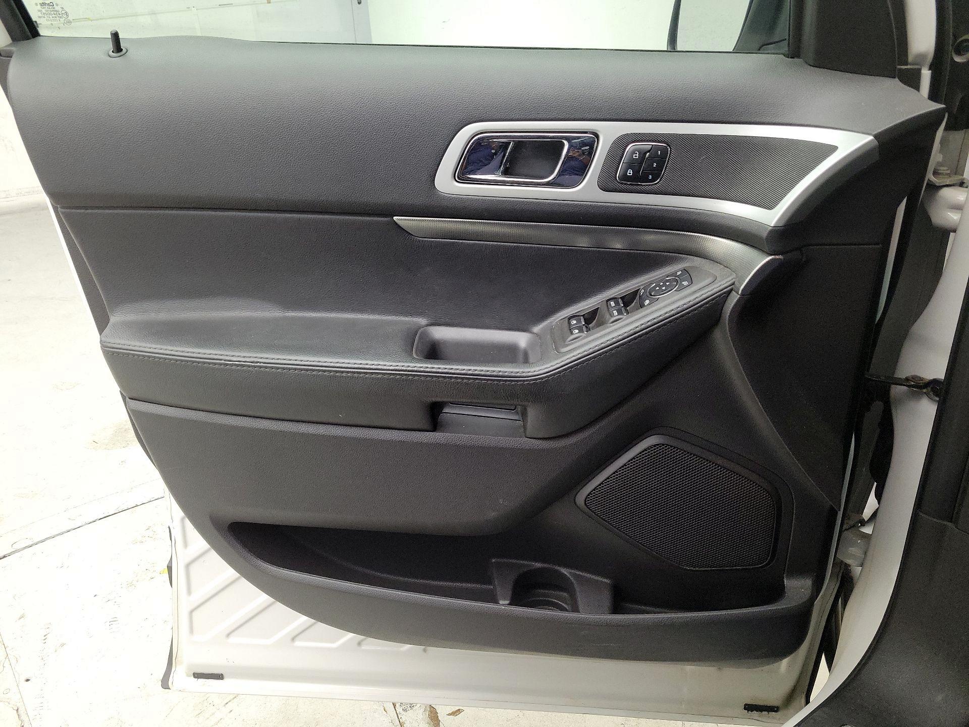 Thumbnail: 2015 Ford Explorer - 12