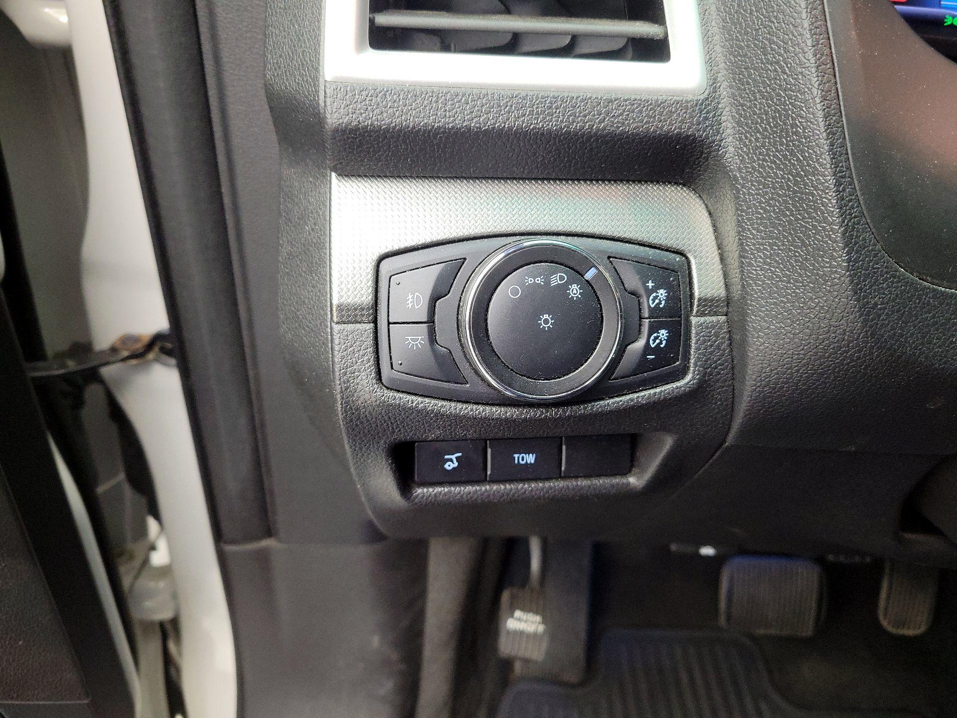 Thumbnail: 2015 Ford Explorer - 13