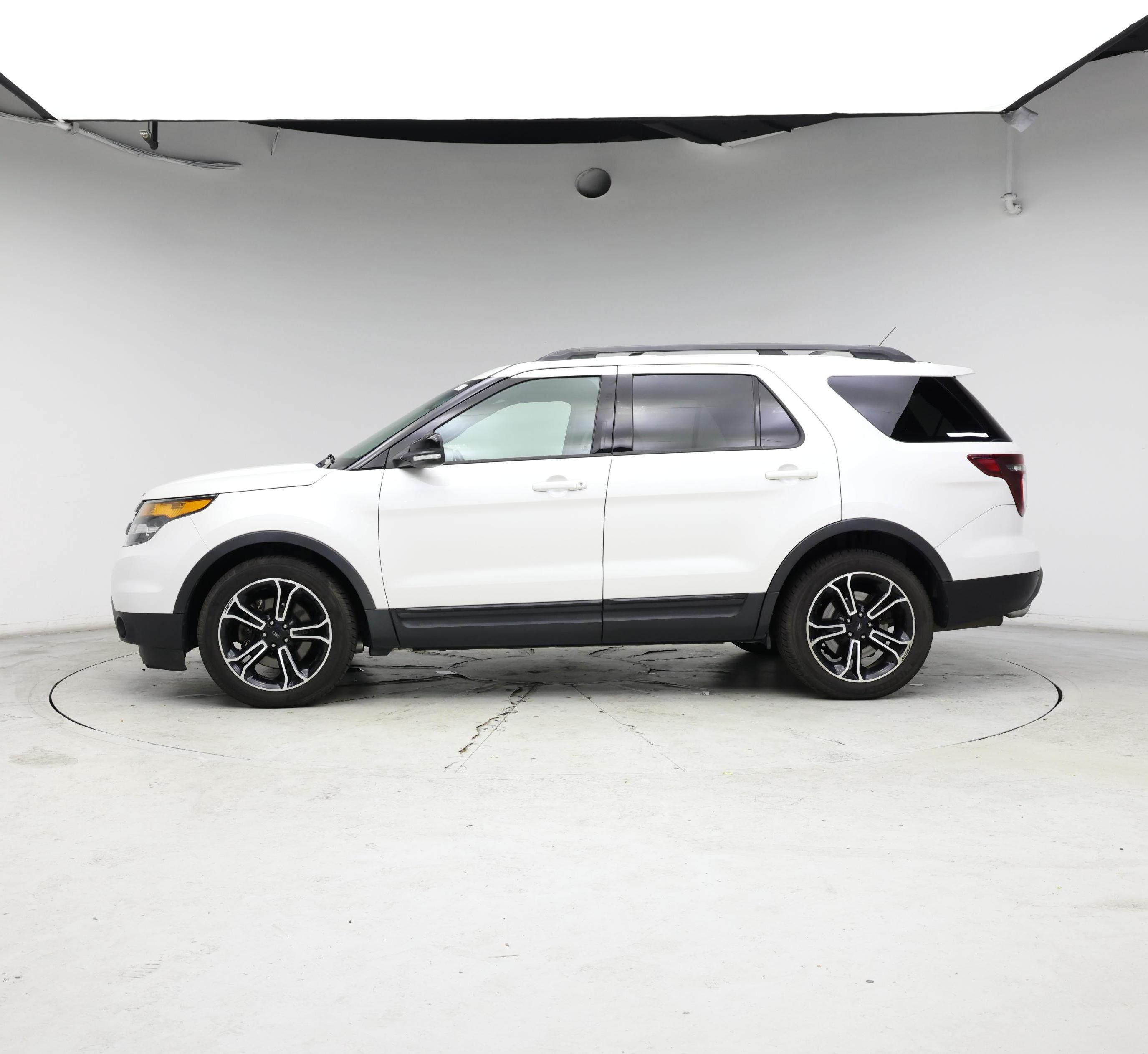 Thumbnail: 2015 Ford Explorer - 3