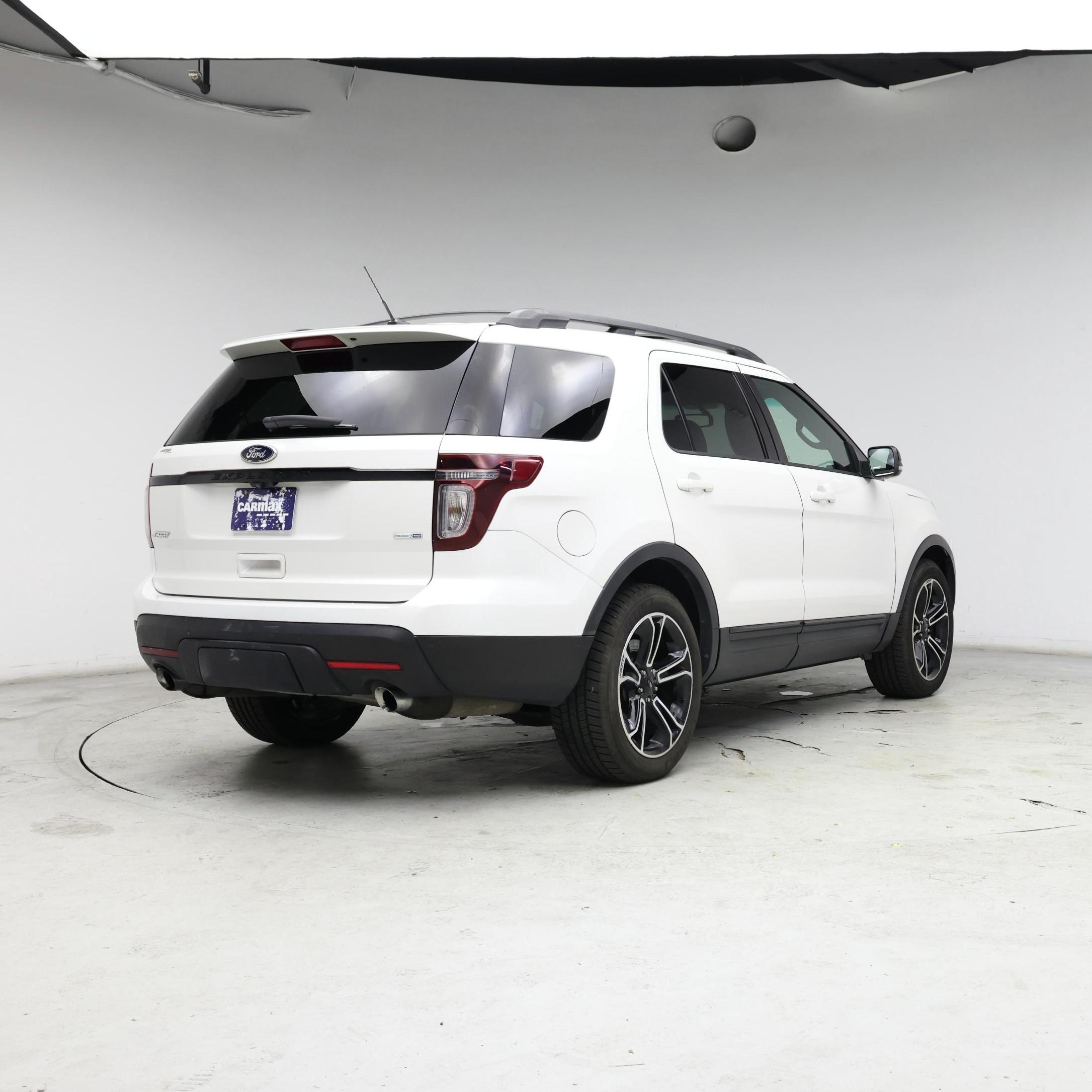 Thumbnail: 2015 Ford Explorer - 8