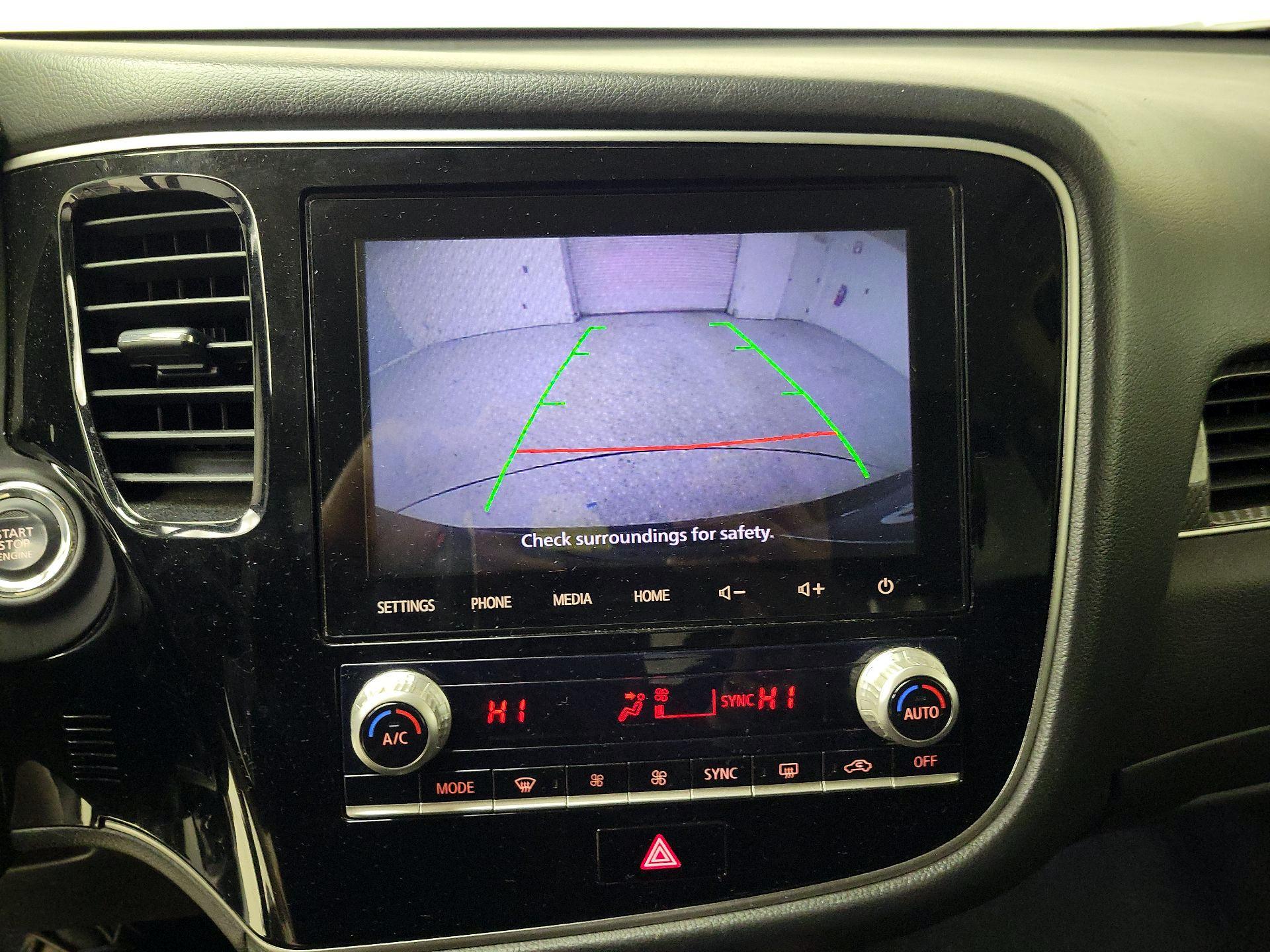 Thumbnail: 2020 Mitsubishi Outlander - 14