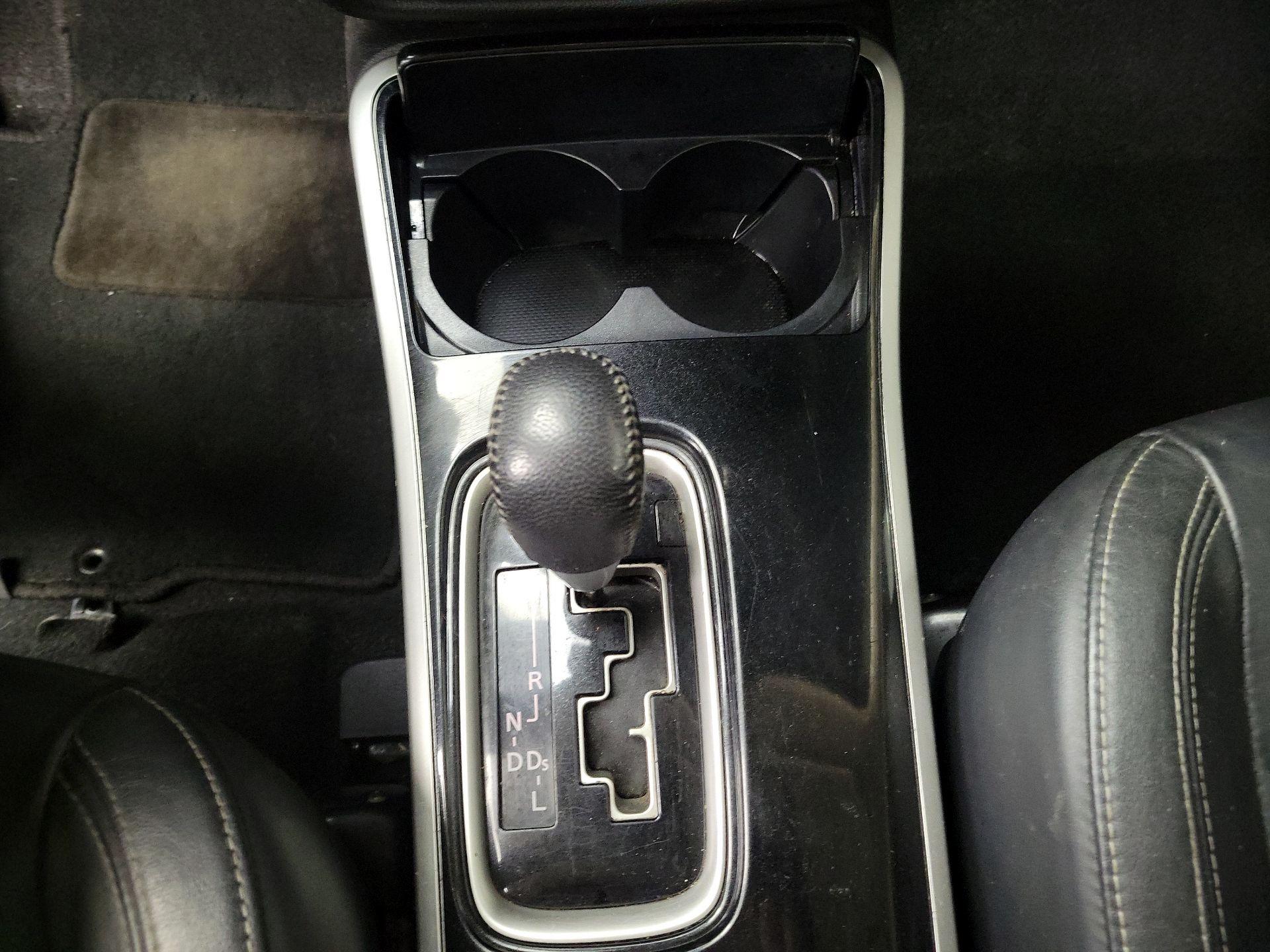 Thumbnail: 2020 Mitsubishi Outlander - 17