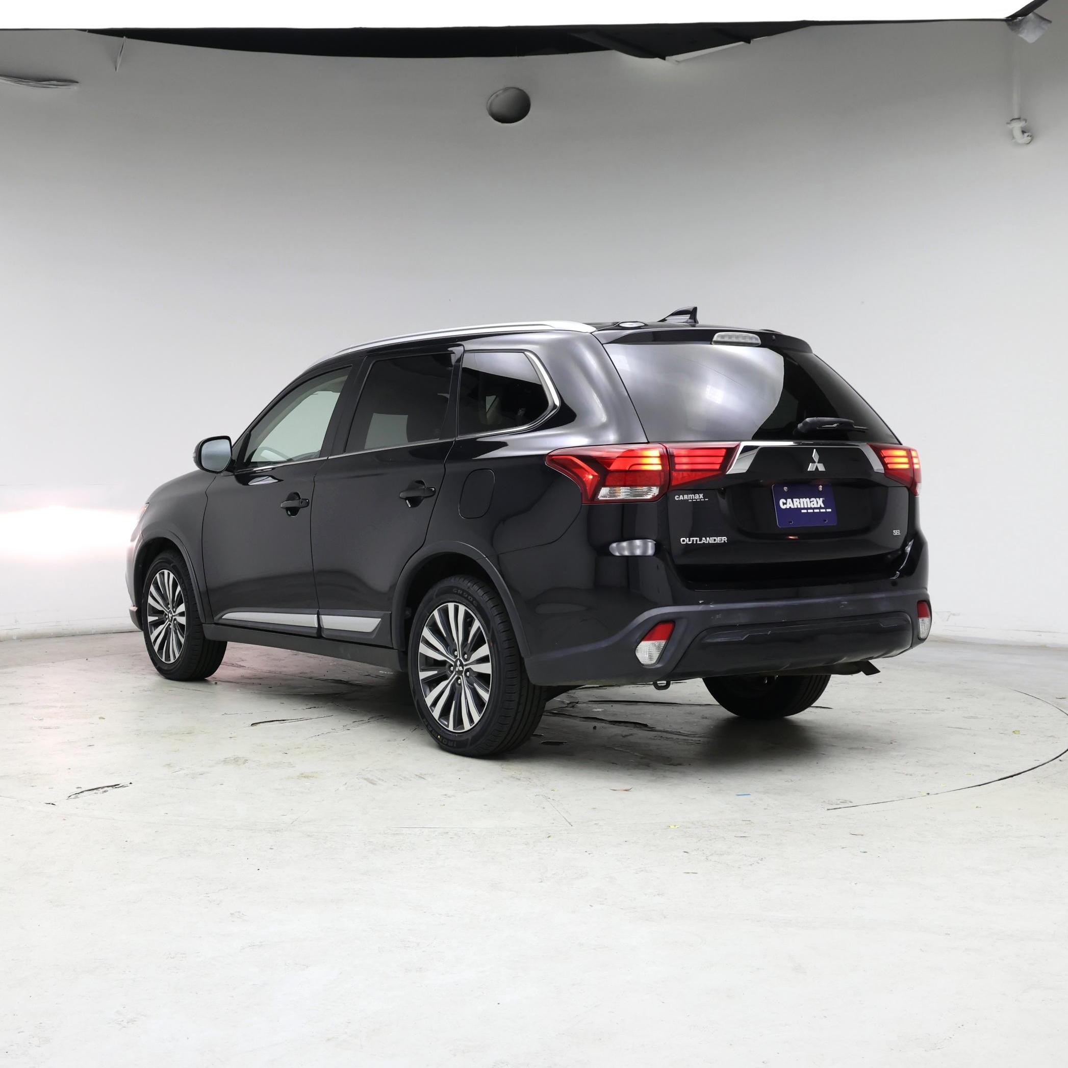 Thumbnail: 2020 Mitsubishi Outlander - 2
