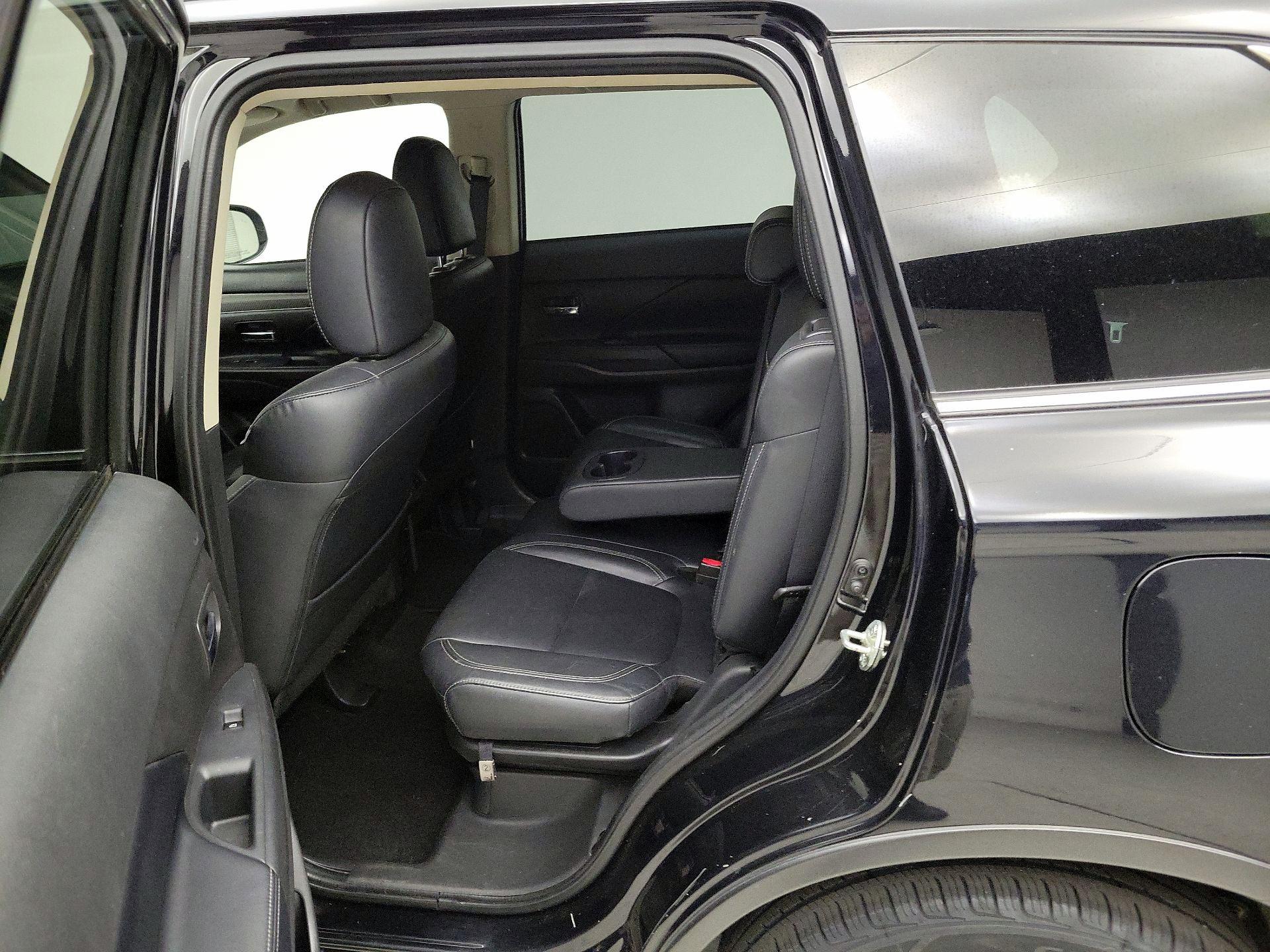 Thumbnail: 2020 Mitsubishi Outlander - 19