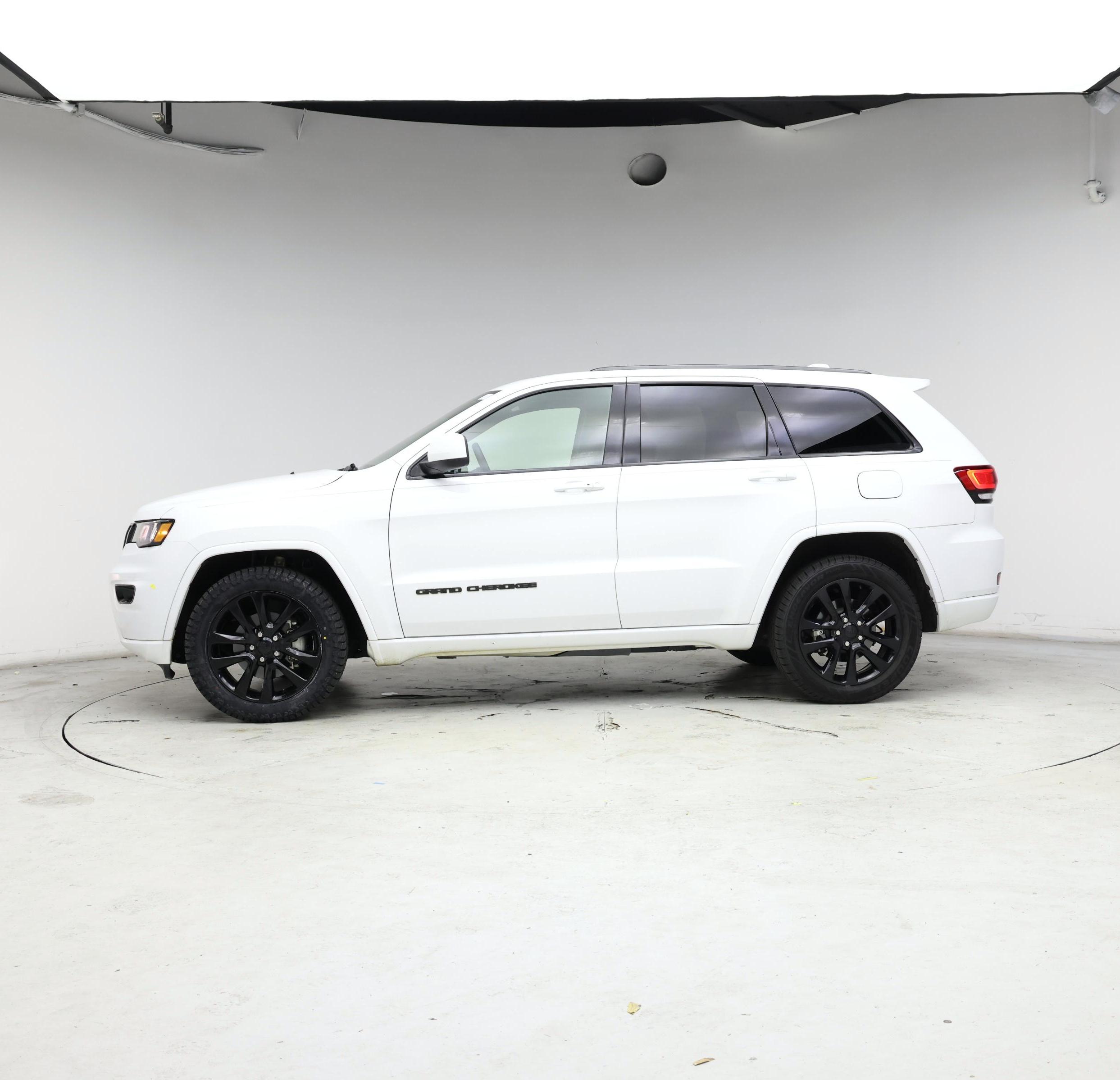 Thumbnail: 2019 Jeep Grand Cherokee - 3