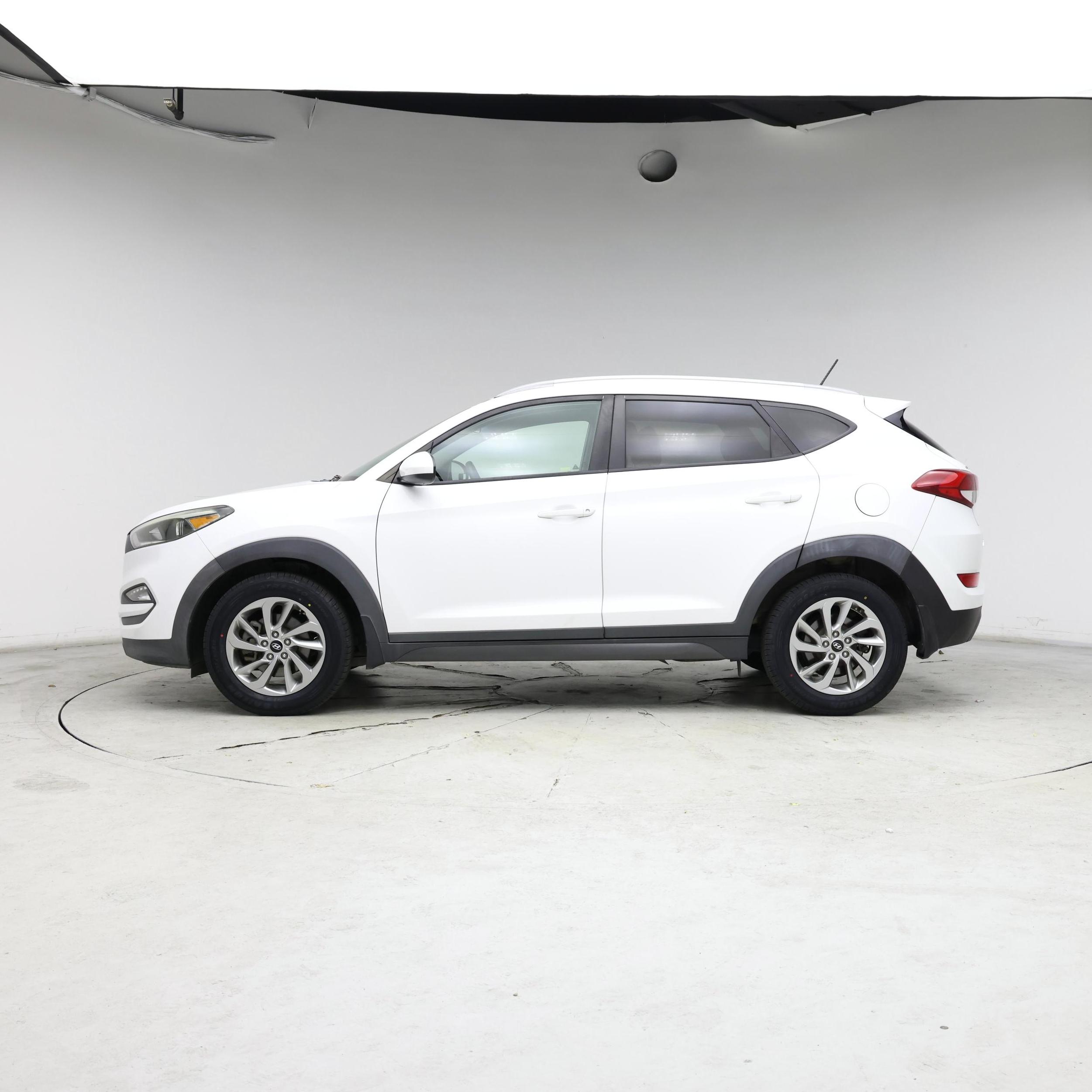 Thumbnail: 2016 Hyundai Tucson - 3