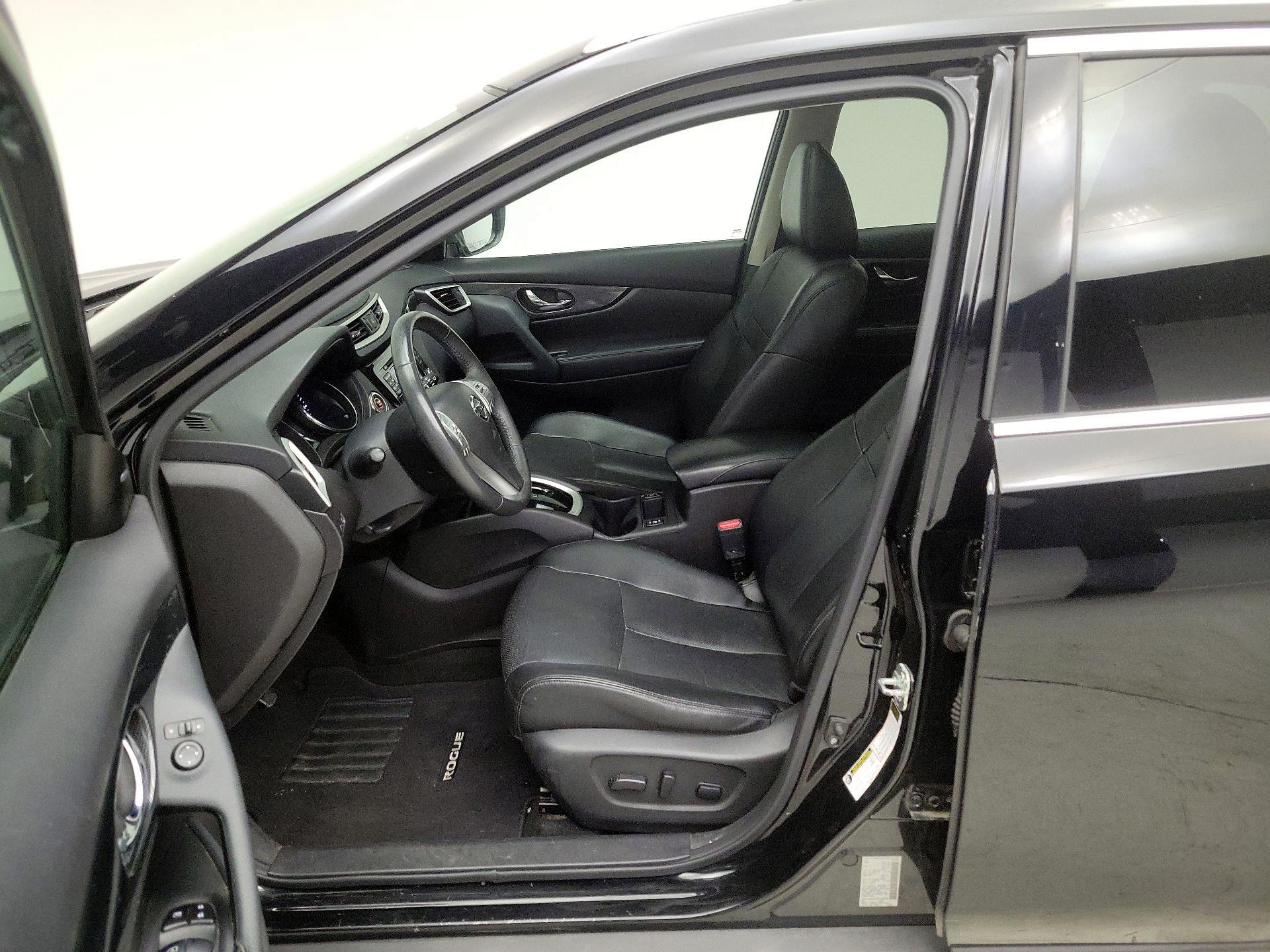 Thumbnail: 2015 Nissan Rogue - 11