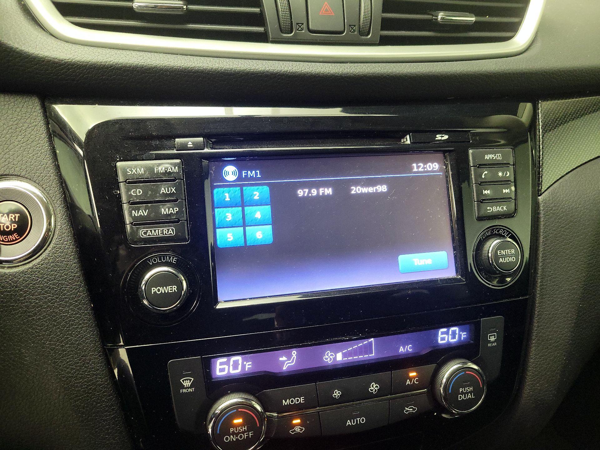 Thumbnail: 2015 Nissan Rogue - 16