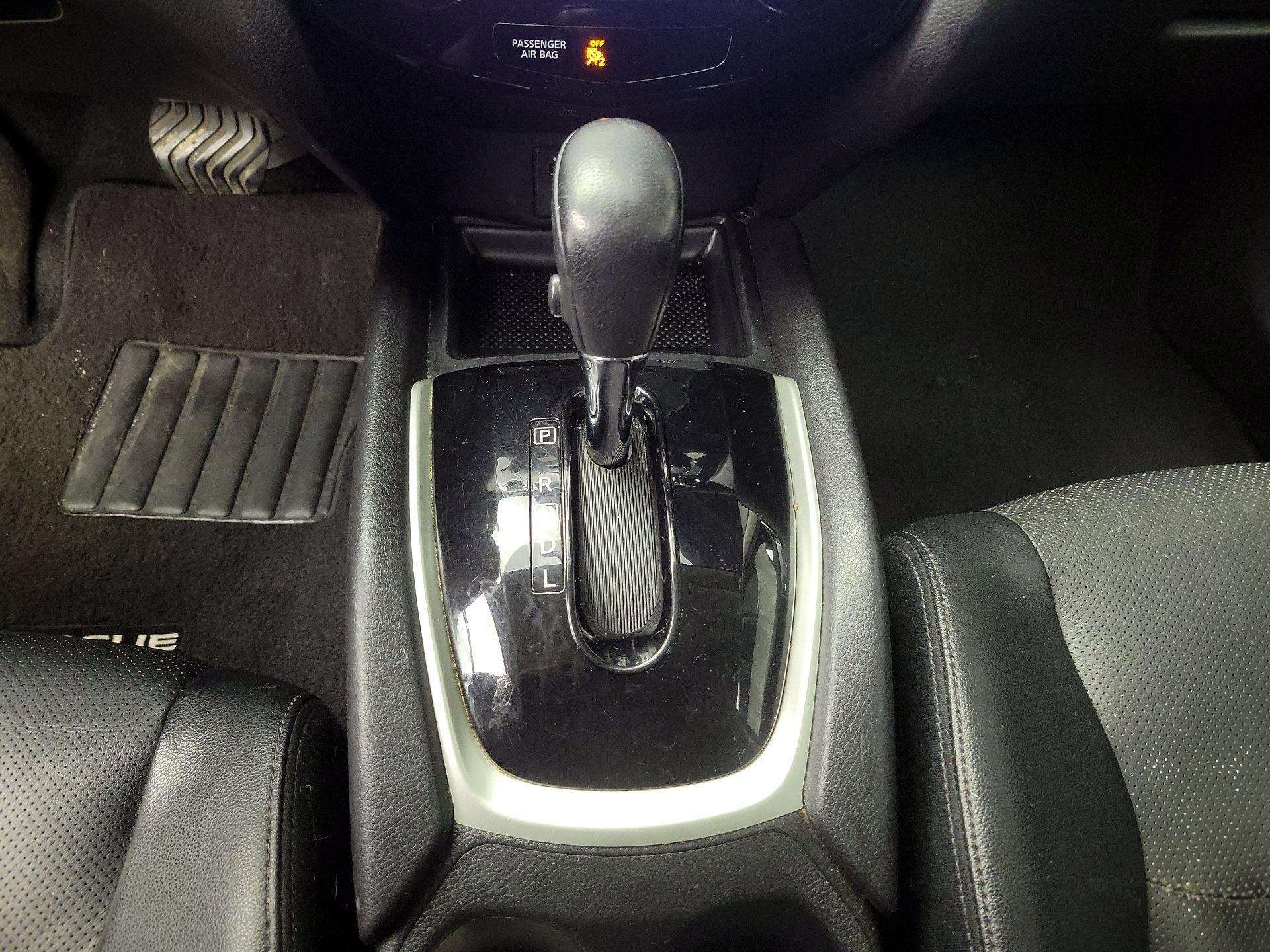 Thumbnail: 2015 Nissan Rogue - 18