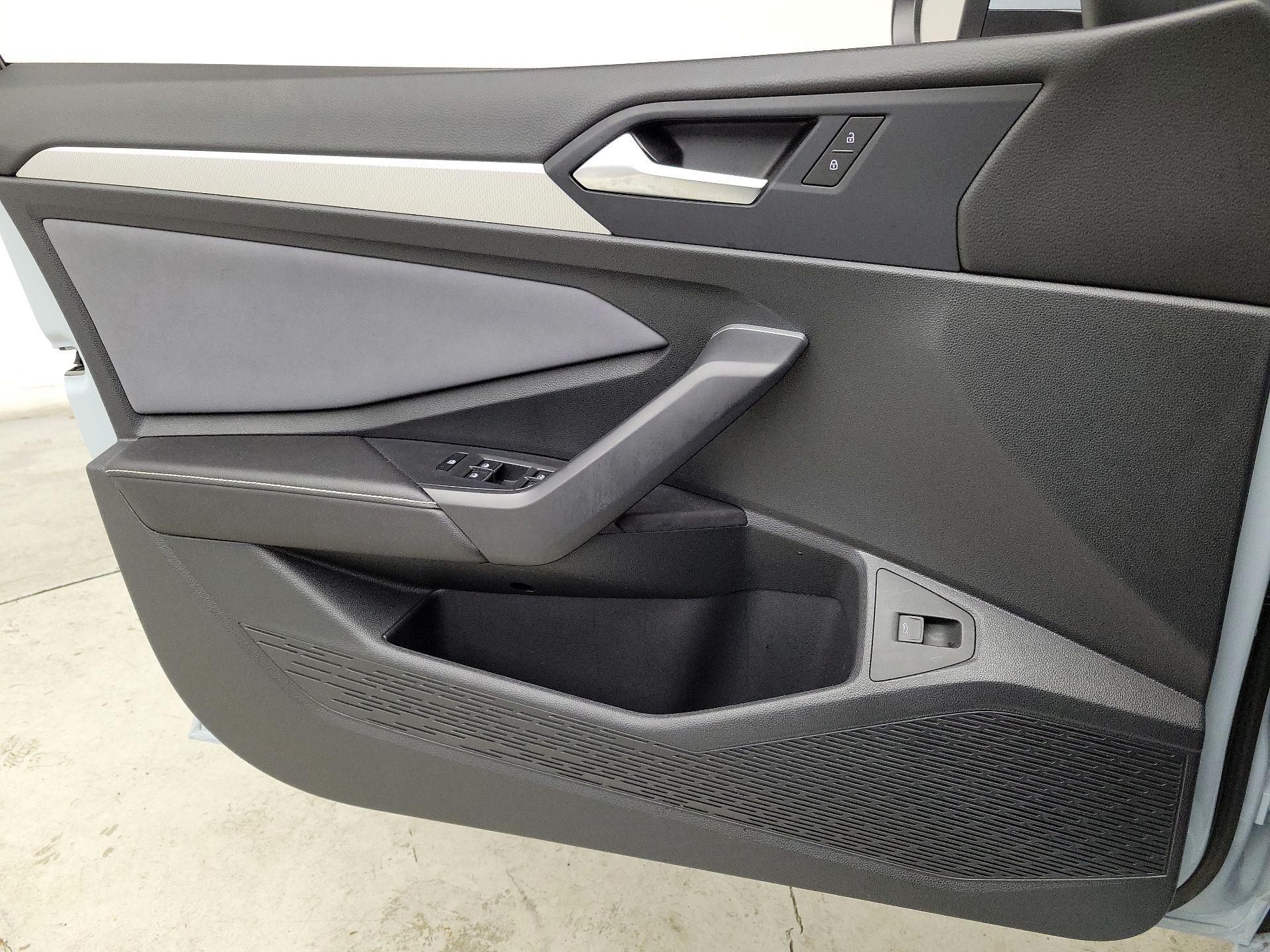 Thumbnail: 2025 Volkswagen Jetta - 12