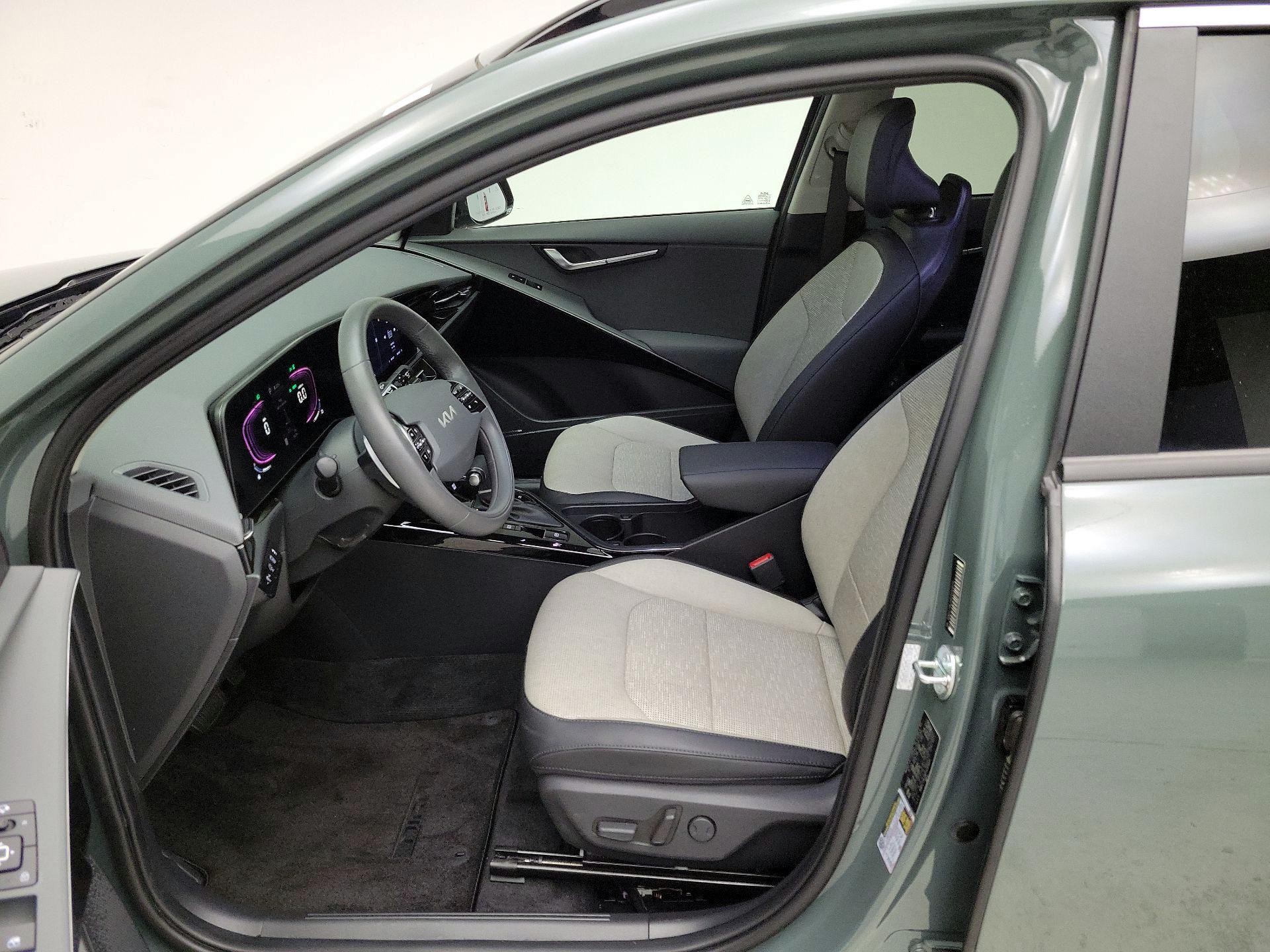 Thumbnail: 2023 Kia Niro - 11