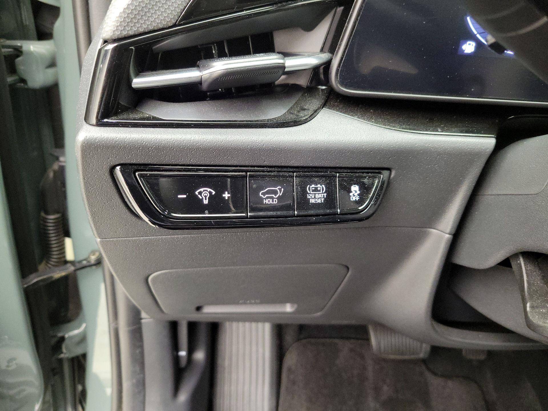 Thumbnail: 2023 Kia Niro - 13