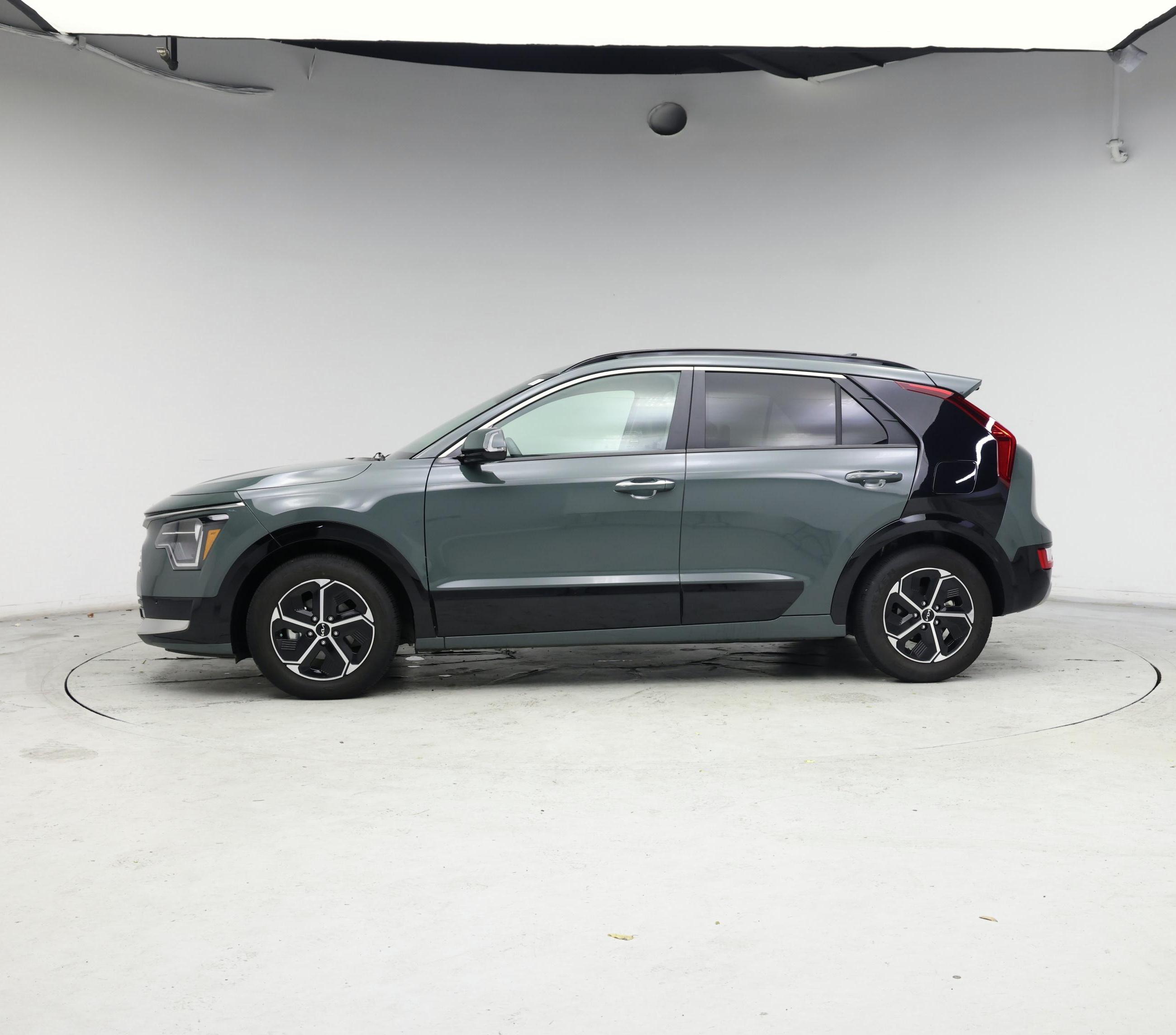 Thumbnail: 2023 Kia Niro - 3