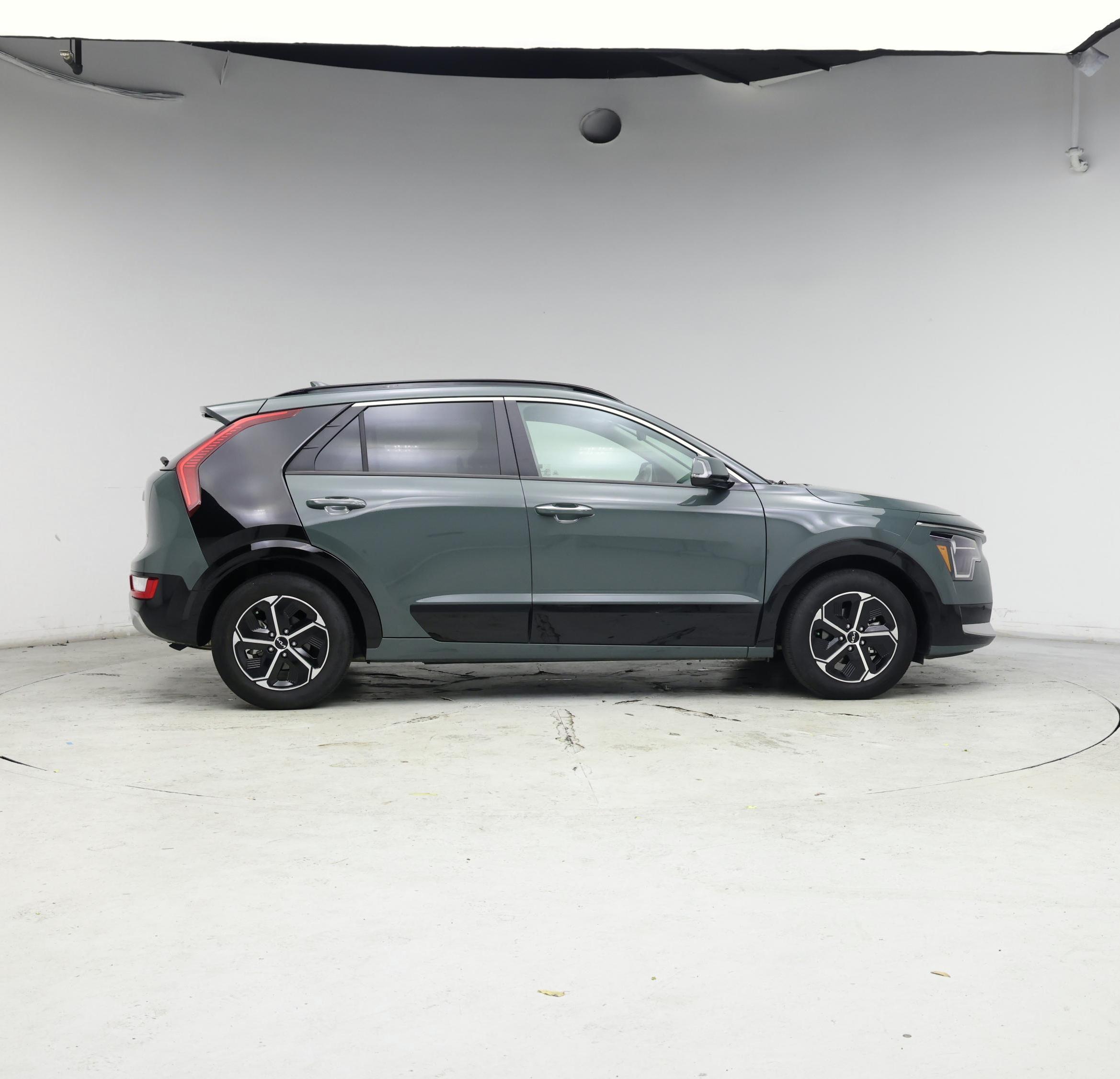 Thumbnail: 2023 Kia Niro - 7