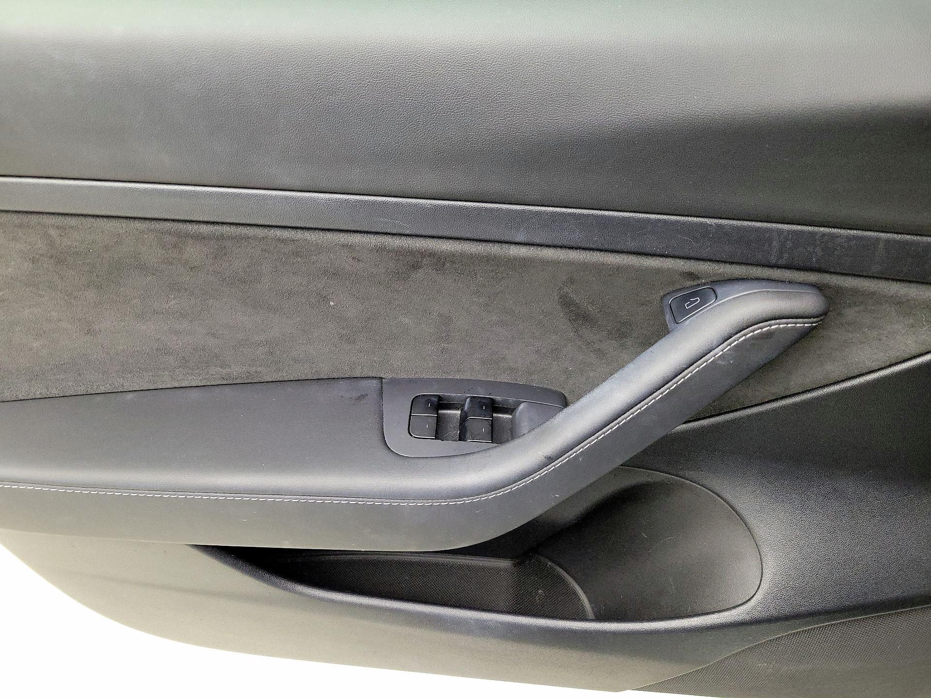 Thumbnail: 2021 Tesla Model 3 - 12