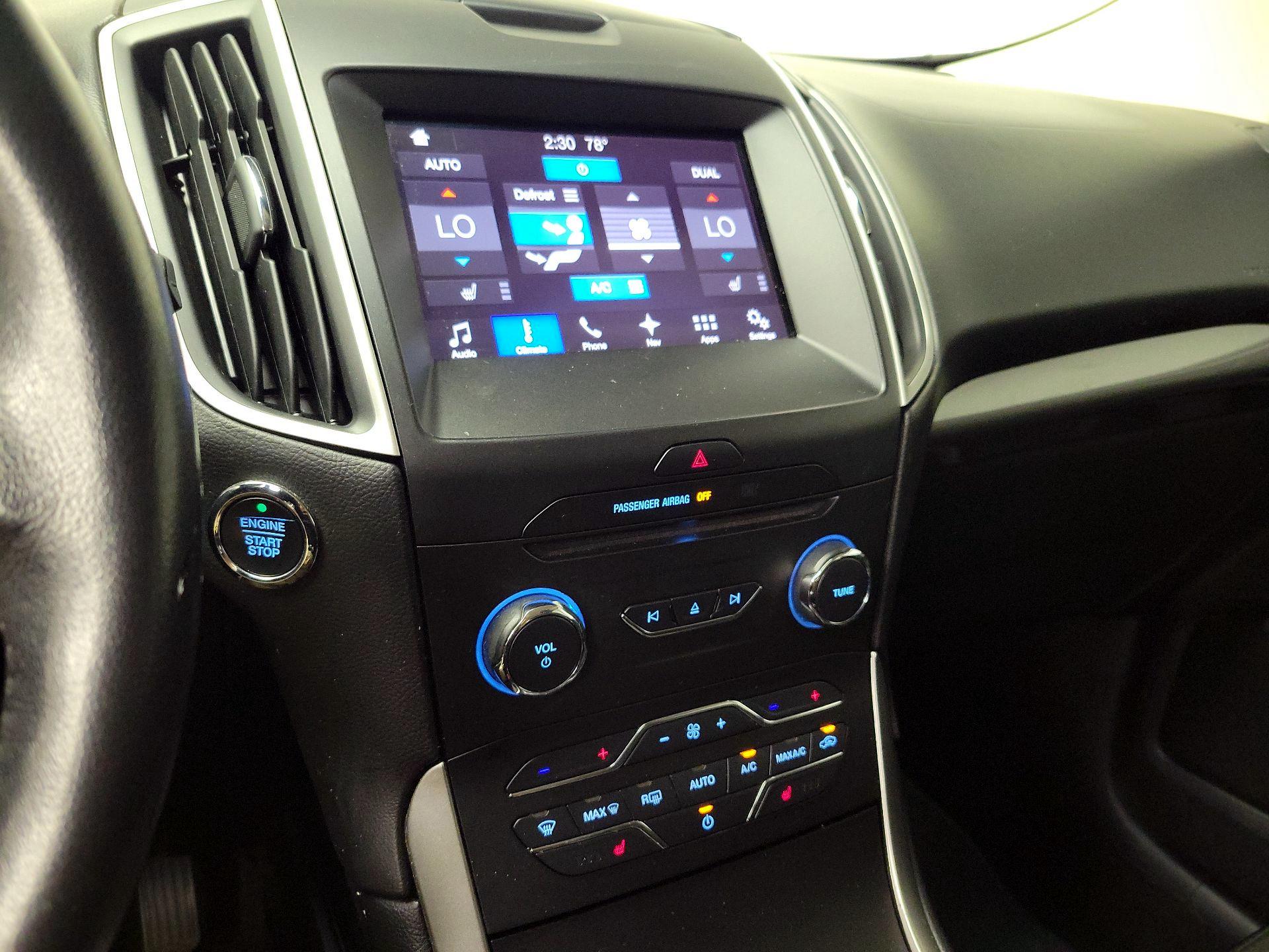 Thumbnail: 2017 Ford Edge - 17