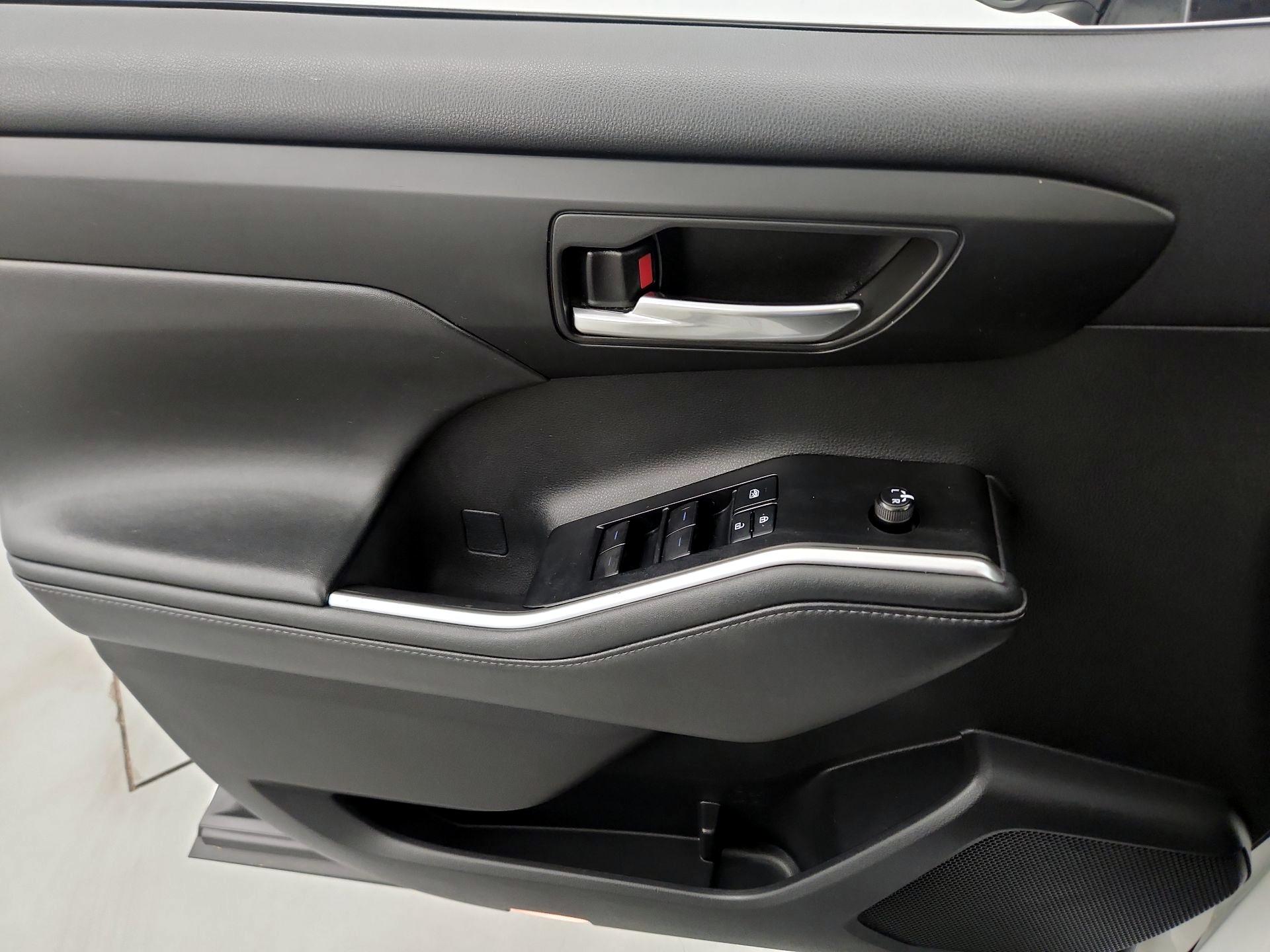 Thumbnail: 2021 Toyota Highlander - 12