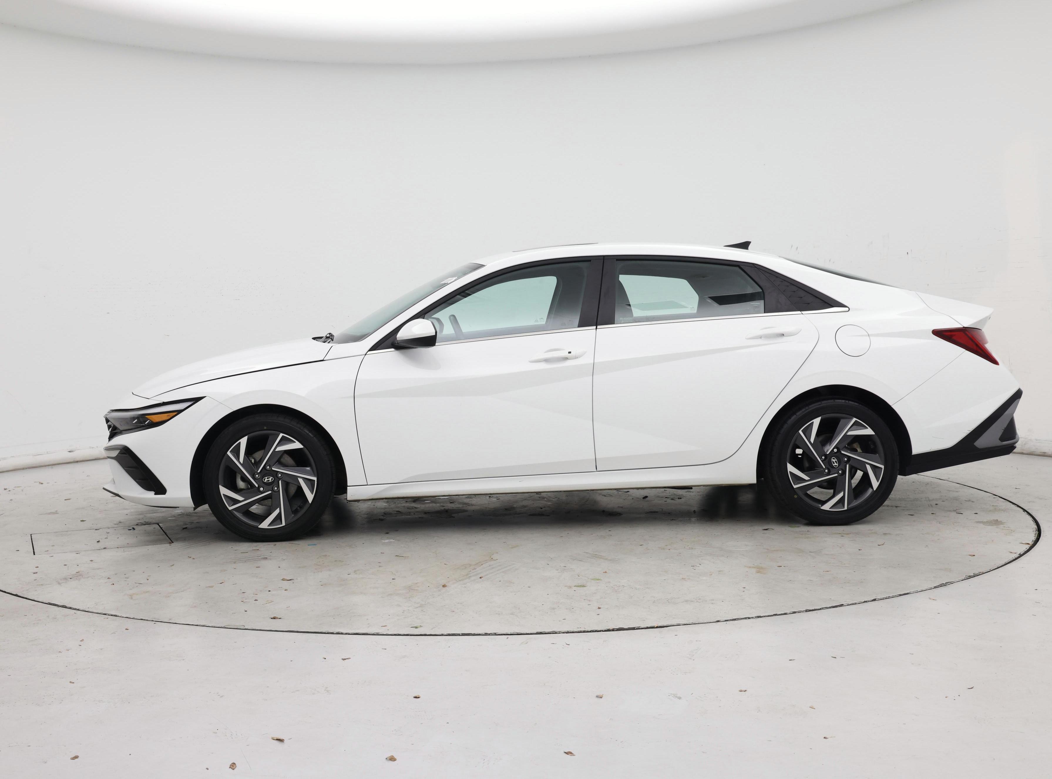 Thumbnail: 2024 Hyundai Elantra - 3