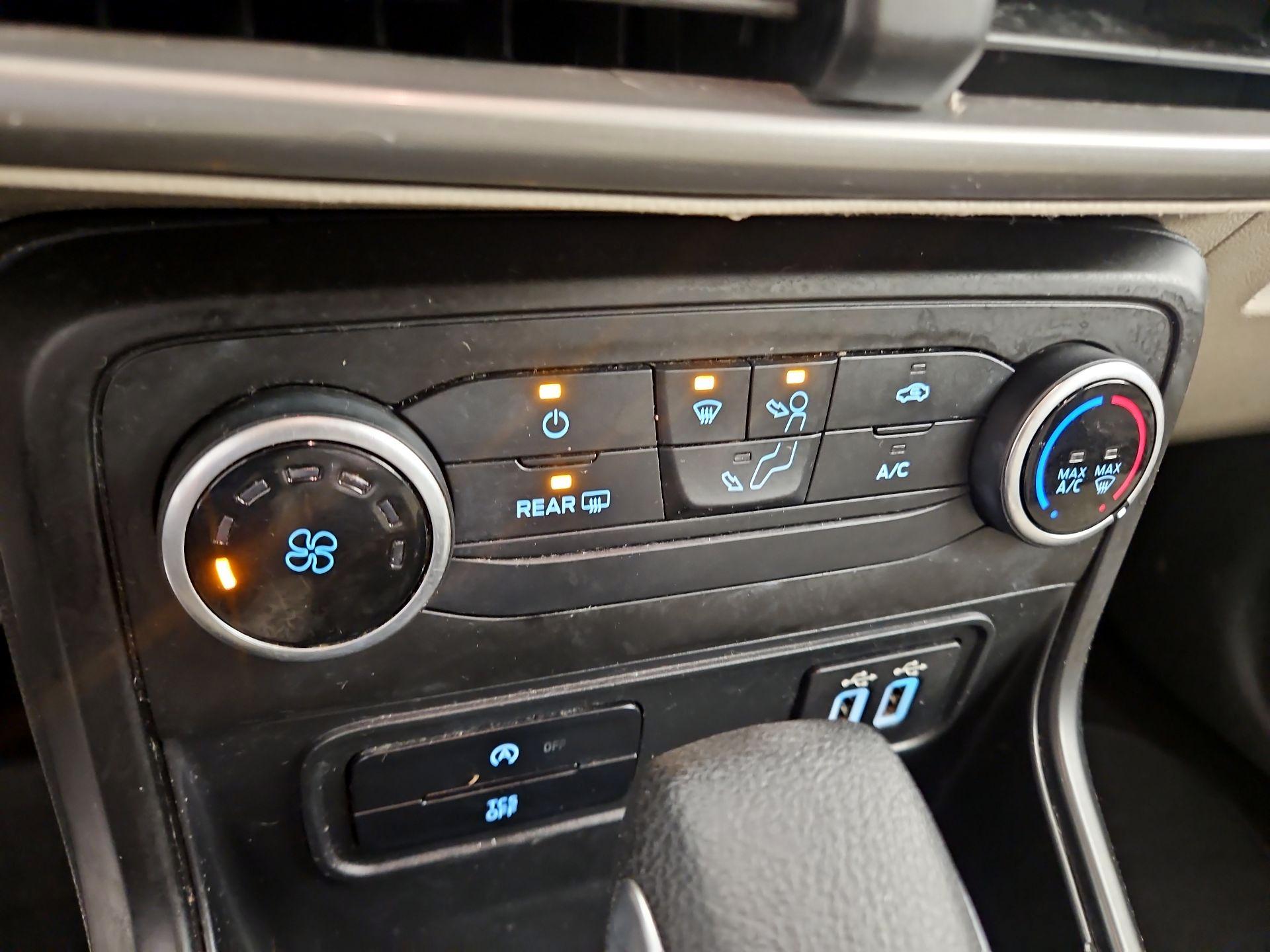 Thumbnail: 2021 Ford EcoSport - 16