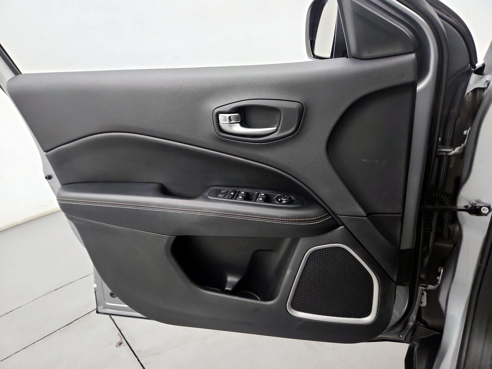 Thumbnail: 2020 Jeep Compass - 12
