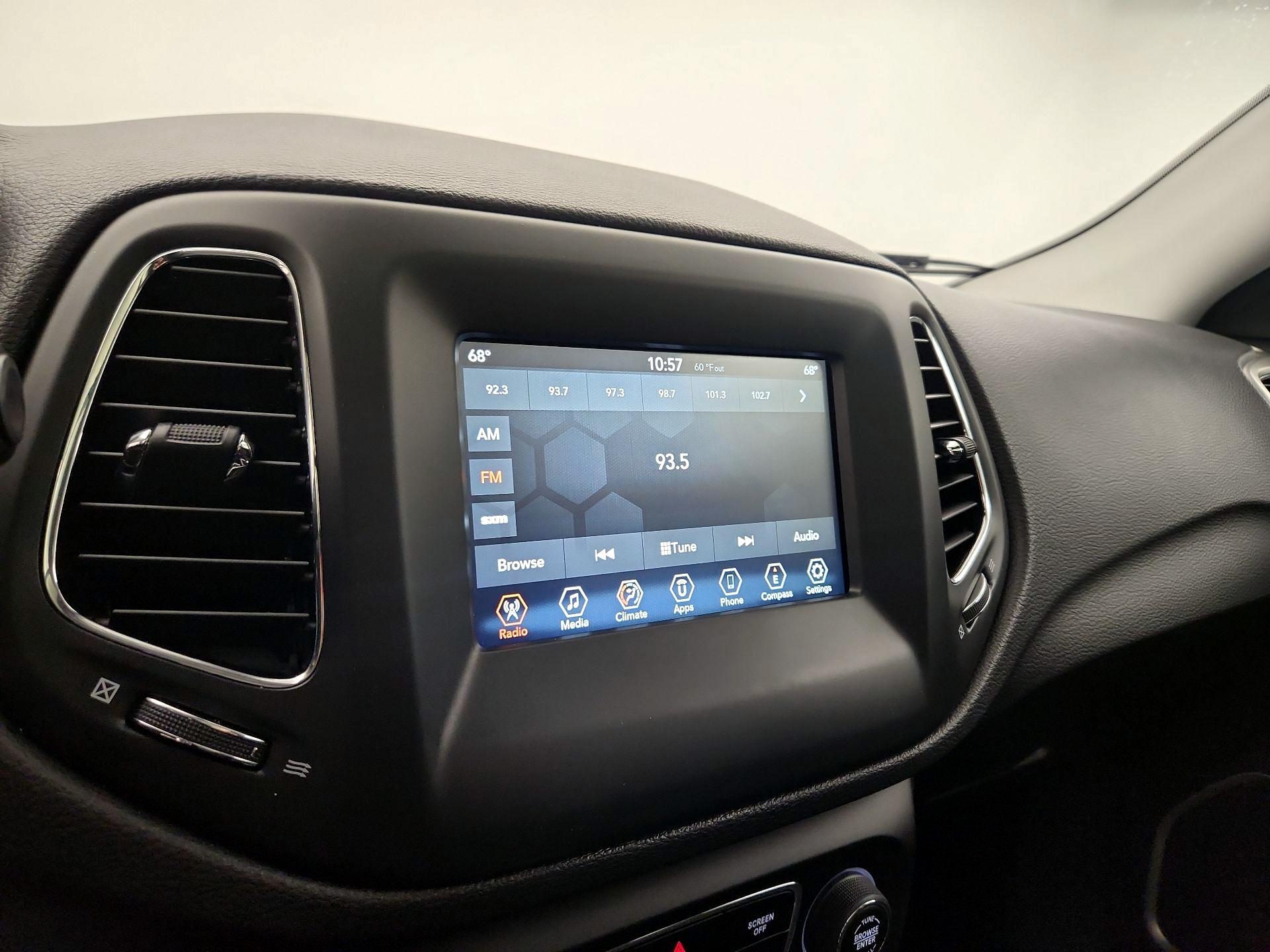 Thumbnail: 2020 Jeep Compass - 16