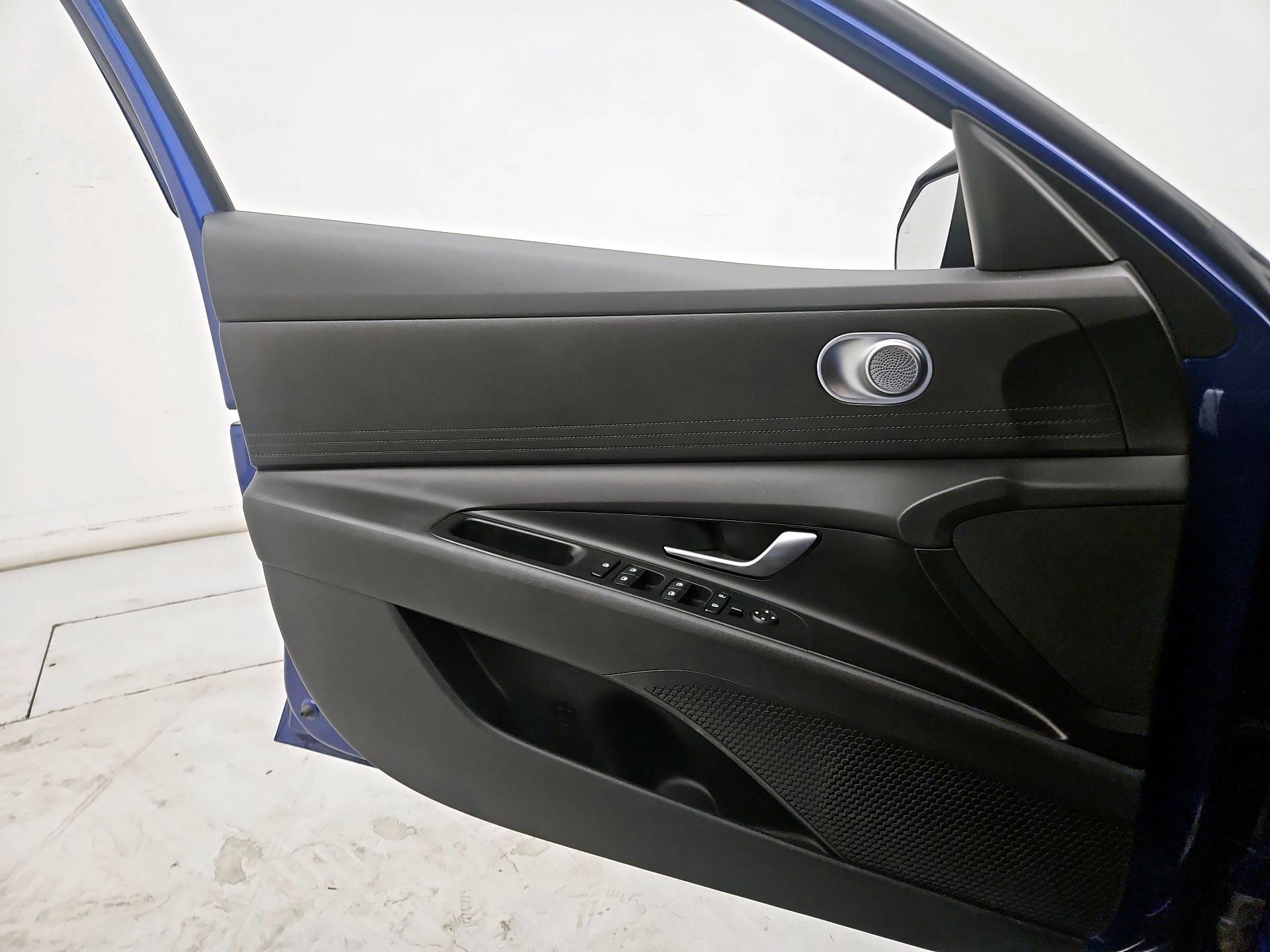 Thumbnail: 2022 Hyundai Elantra - 12