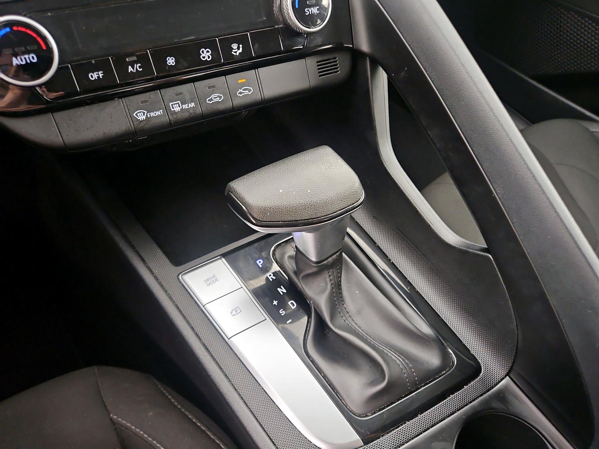 Thumbnail: 2022 Hyundai Elantra - 17