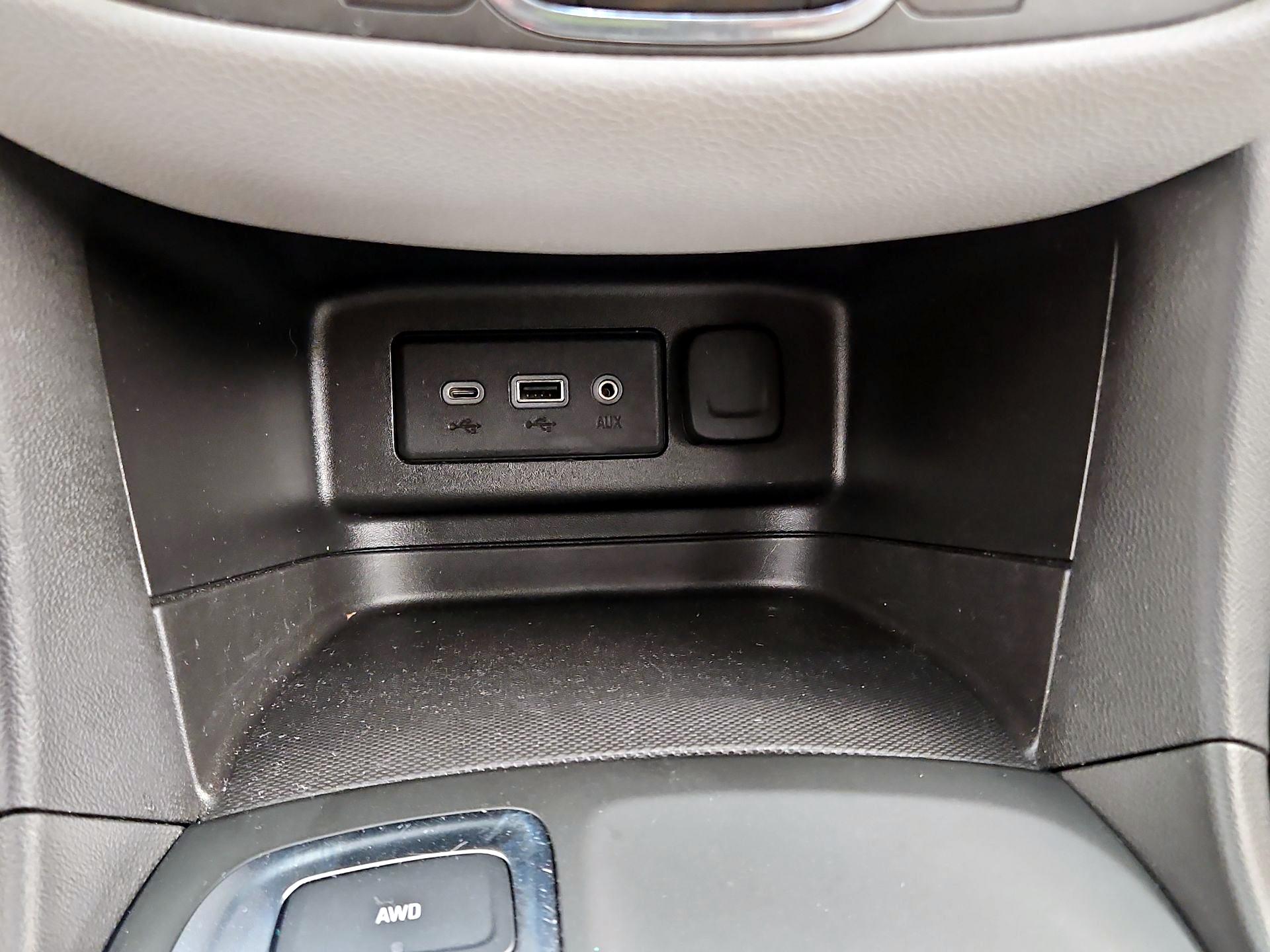 Thumbnail: 2022 Chevrolet Equinox - 18