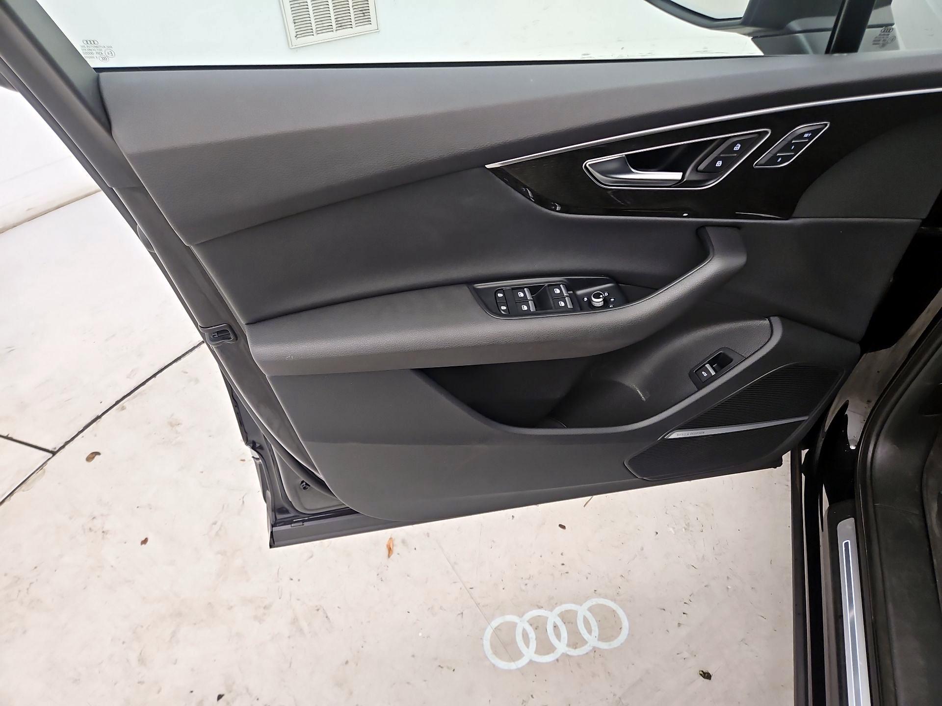 Thumbnail: 2022 Audi Q7 - 12