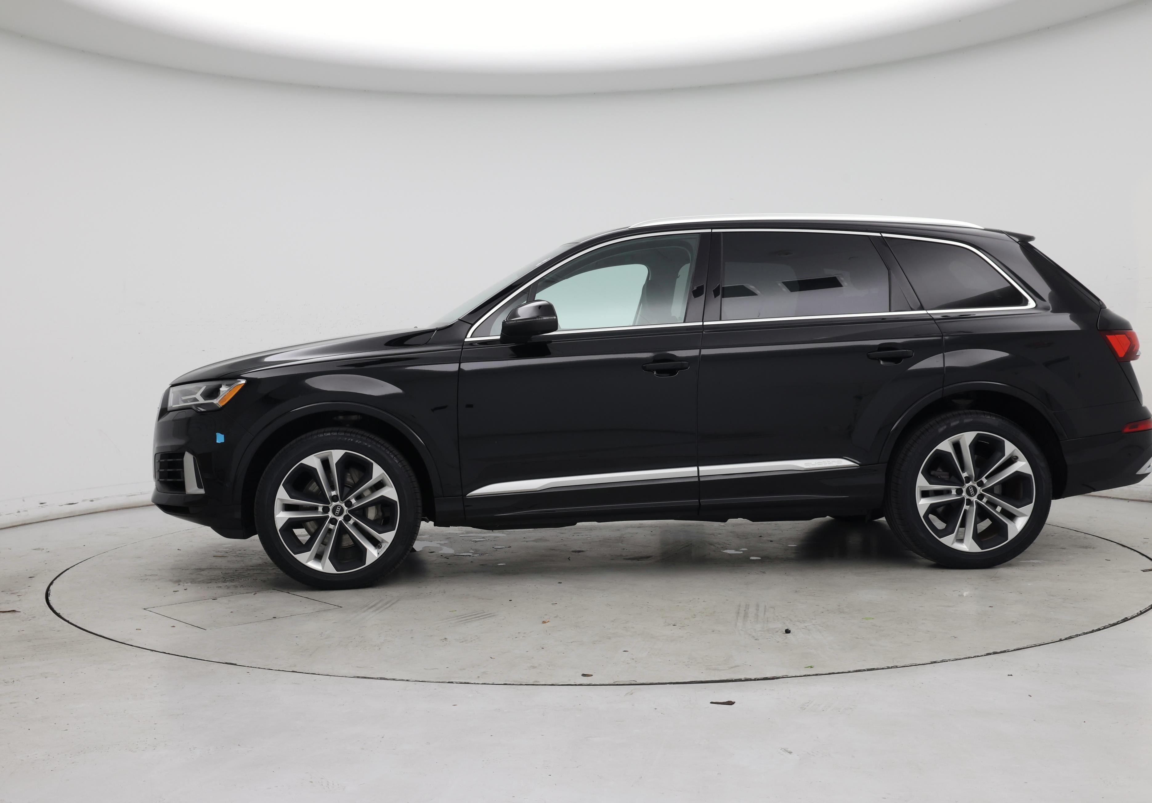Thumbnail: 2022 Audi Q7 - 3