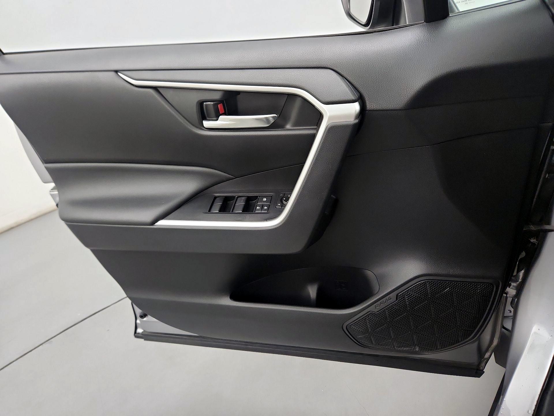 Thumbnail: 2021 Toyota RAV4 - 12