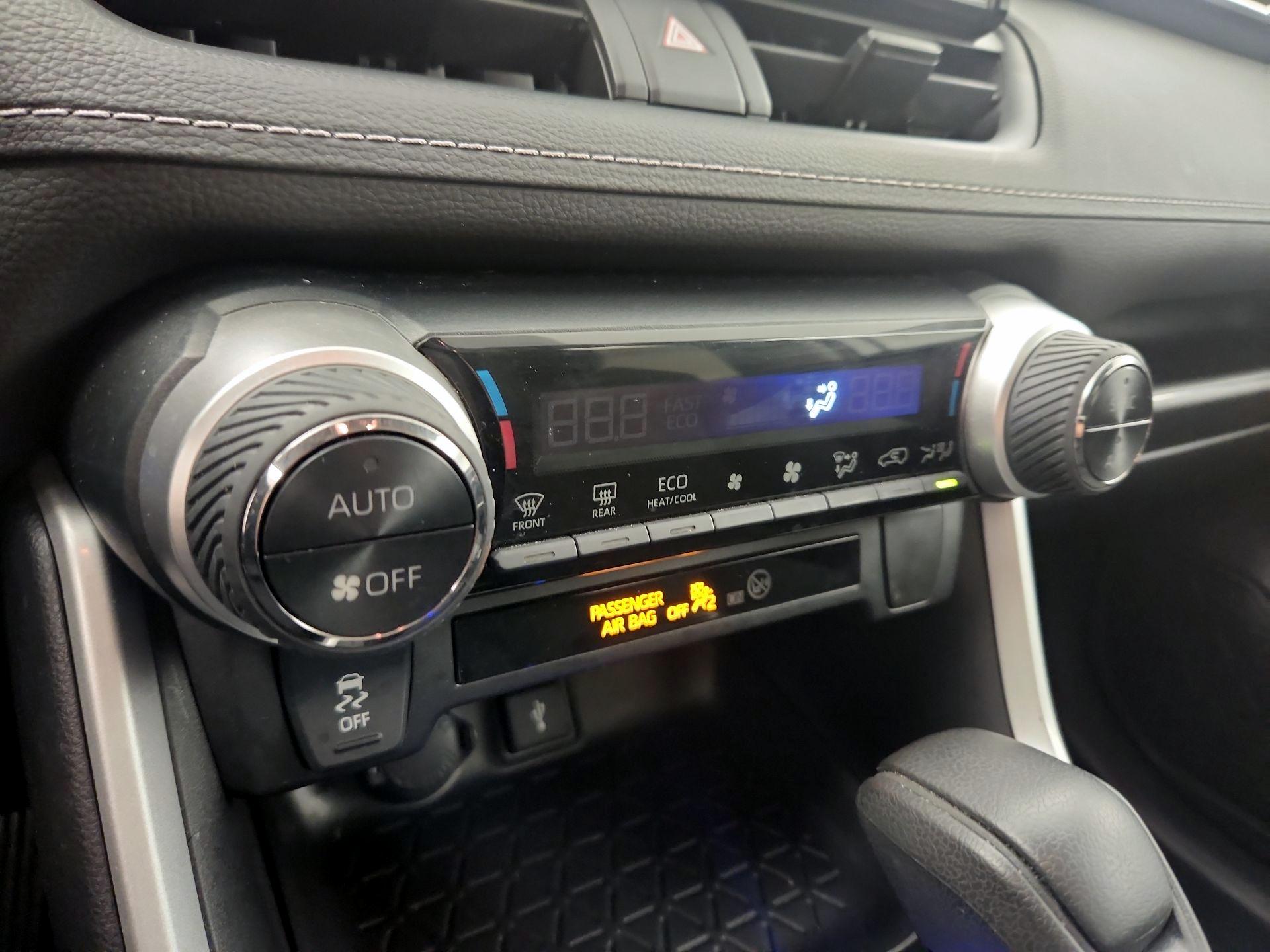 Thumbnail: 2021 Toyota RAV4 - 16