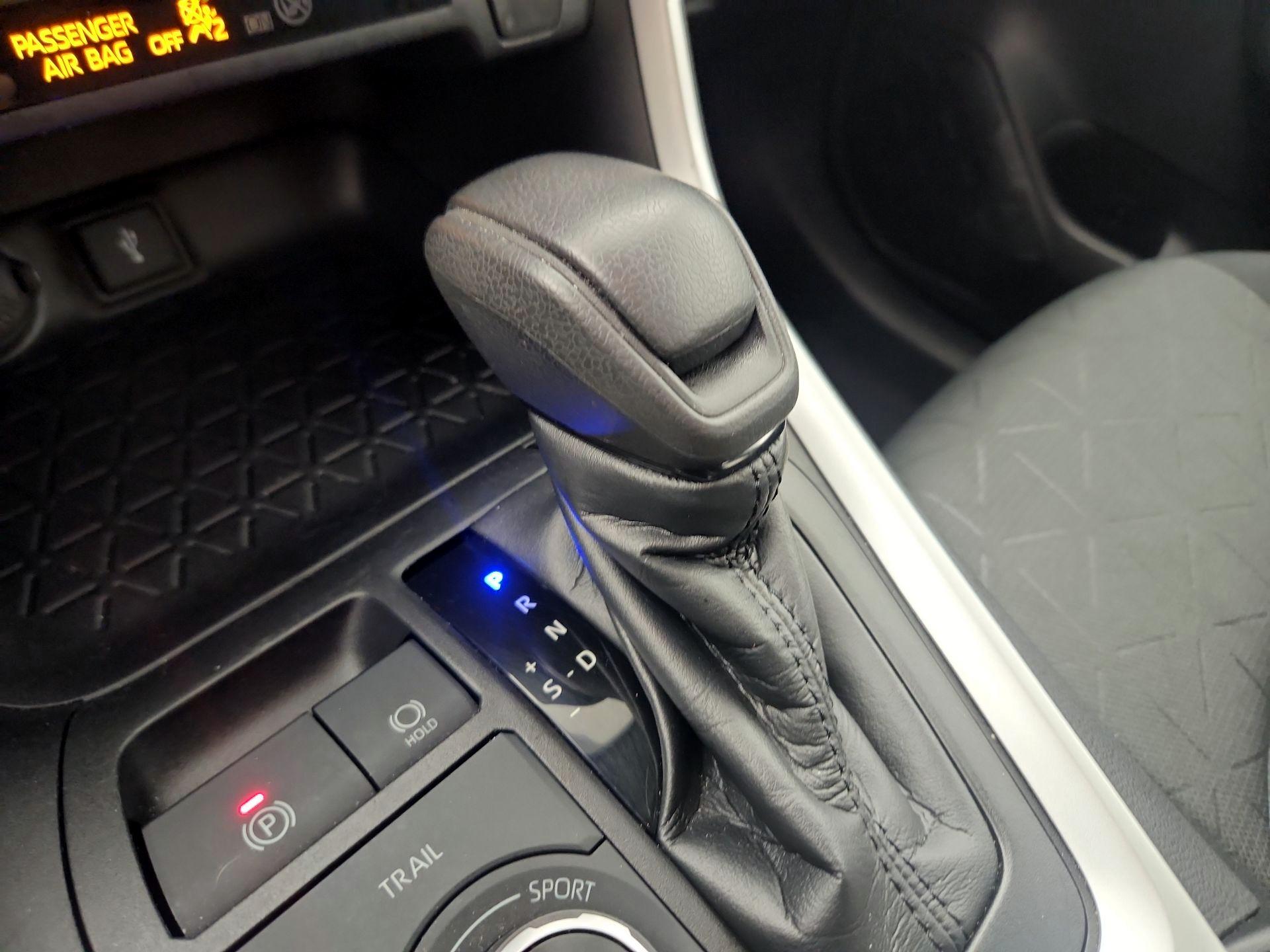 Thumbnail: 2021 Toyota RAV4 - 17