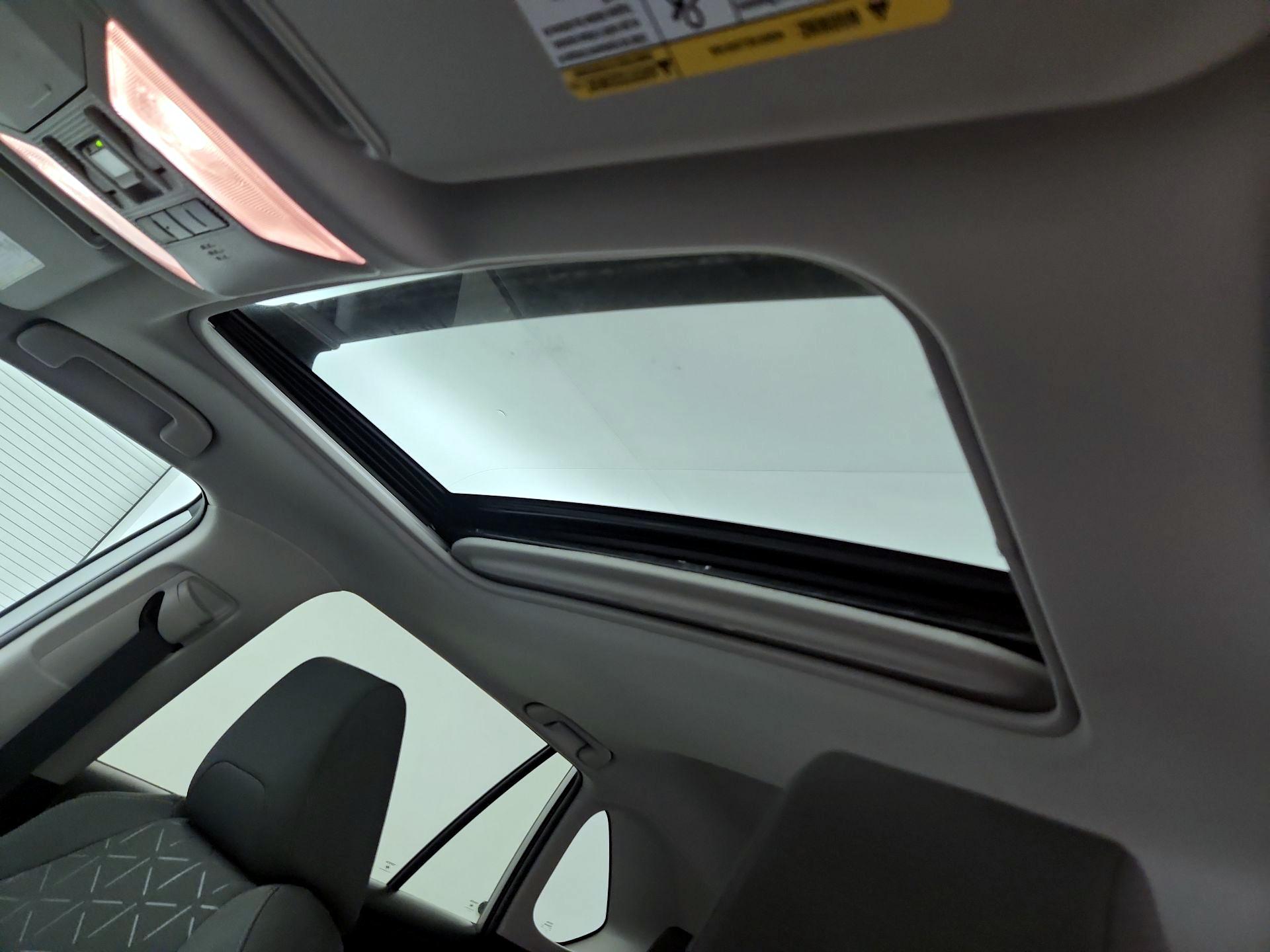 Thumbnail: 2021 Toyota RAV4 - 19