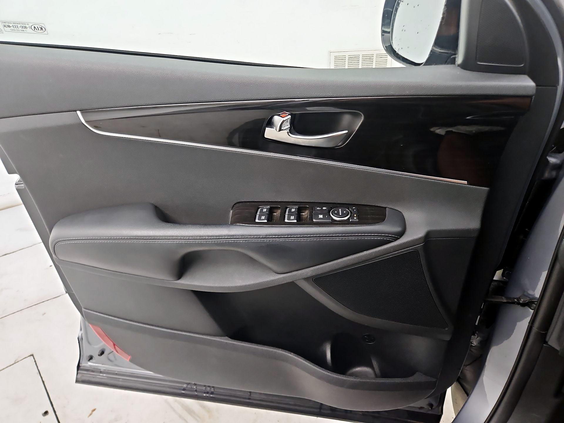 Thumbnail: 2020 Kia Sorento - 12
