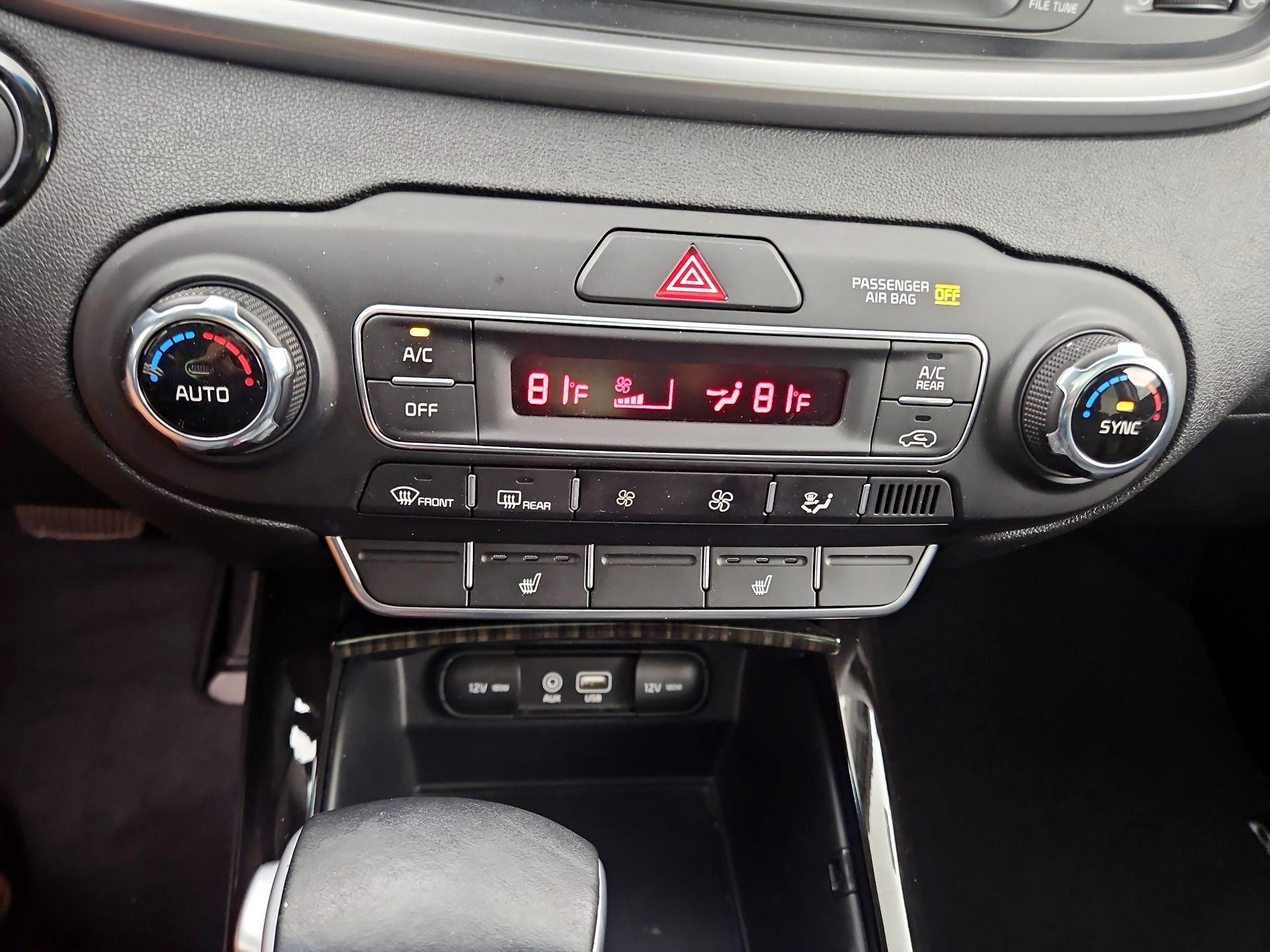 Thumbnail: 2020 Kia Sorento - 16