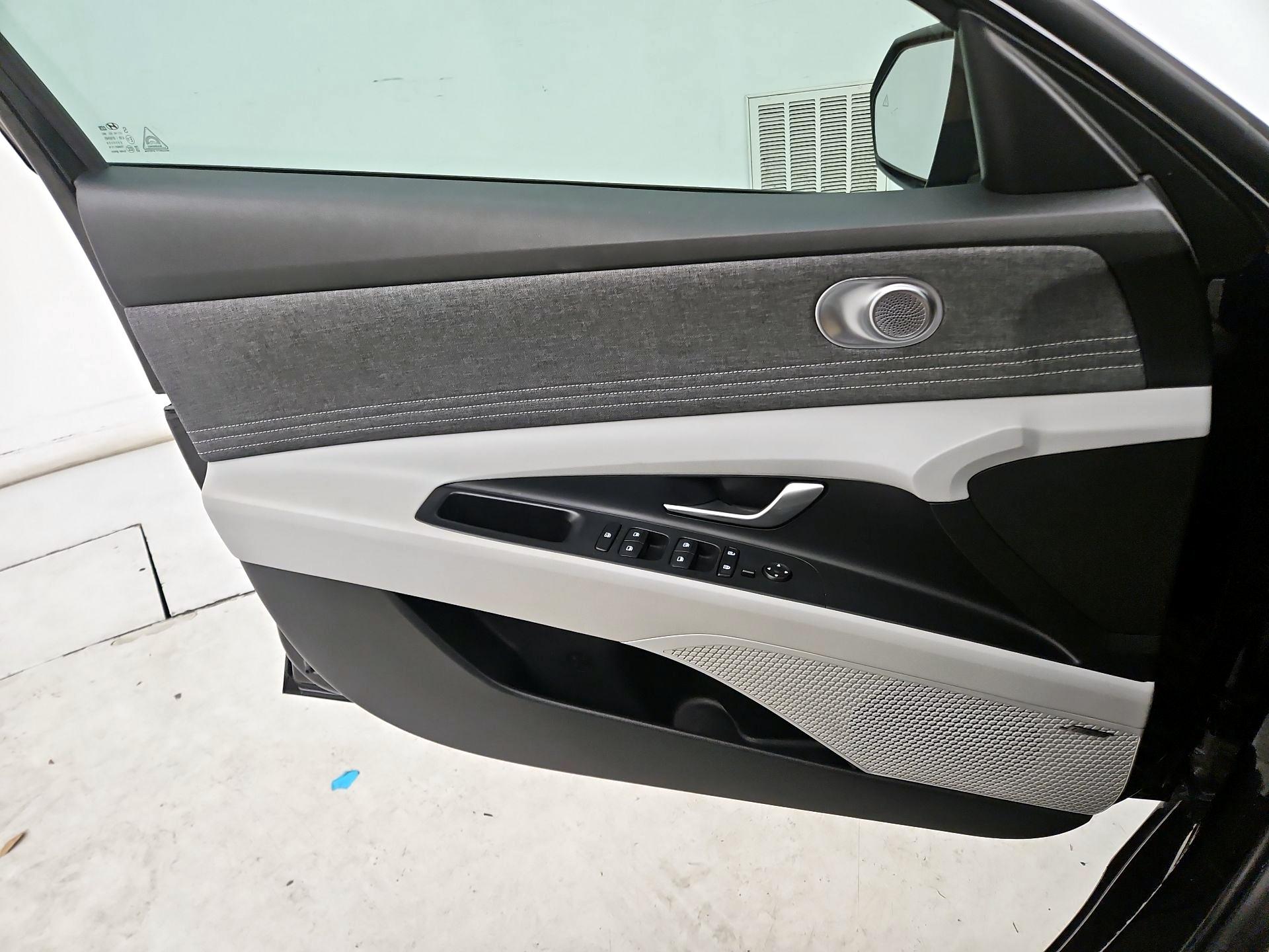 Thumbnail: 2023 Hyundai Elantra - 12