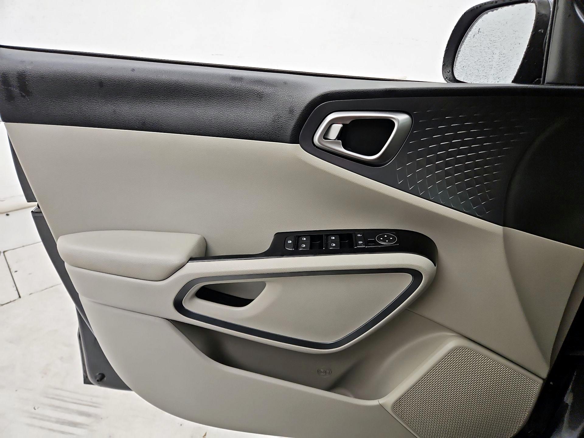 Thumbnail: 2020 Kia Soul - 12