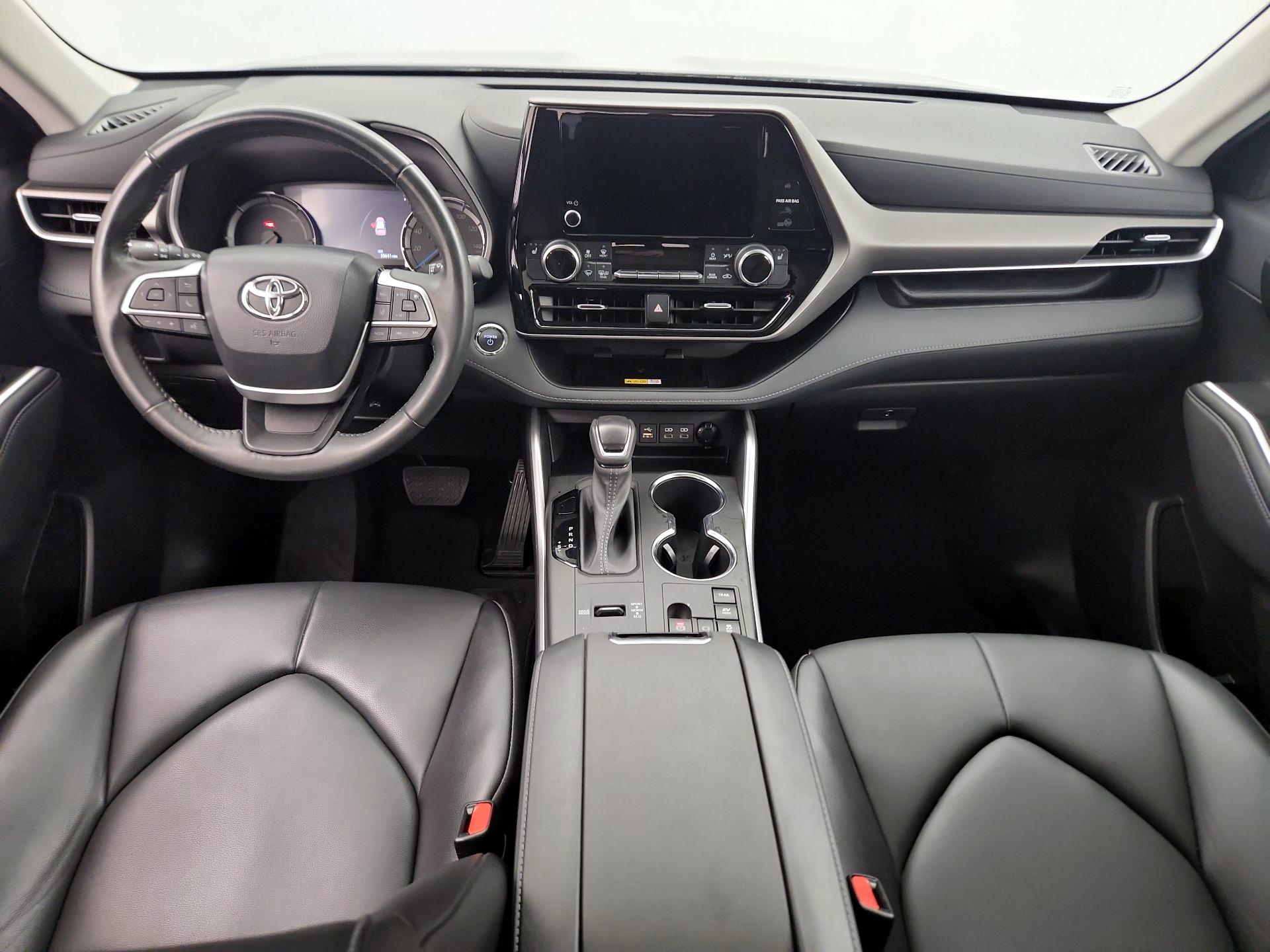 Thumbnail: 2023 Toyota Highlander - 9