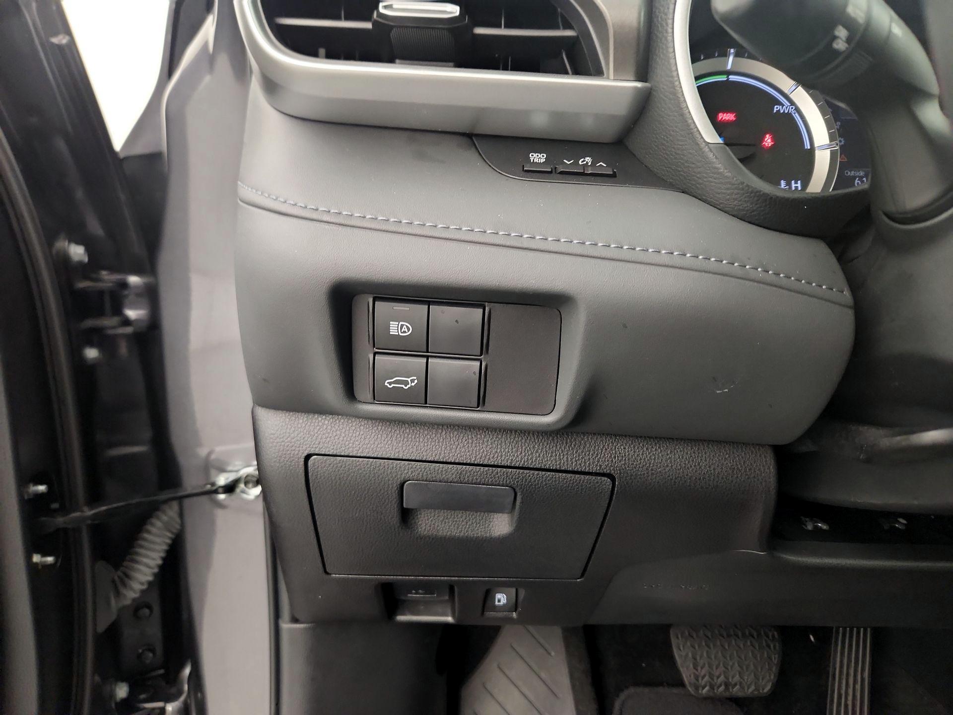 Thumbnail: 2023 Toyota Highlander - 13