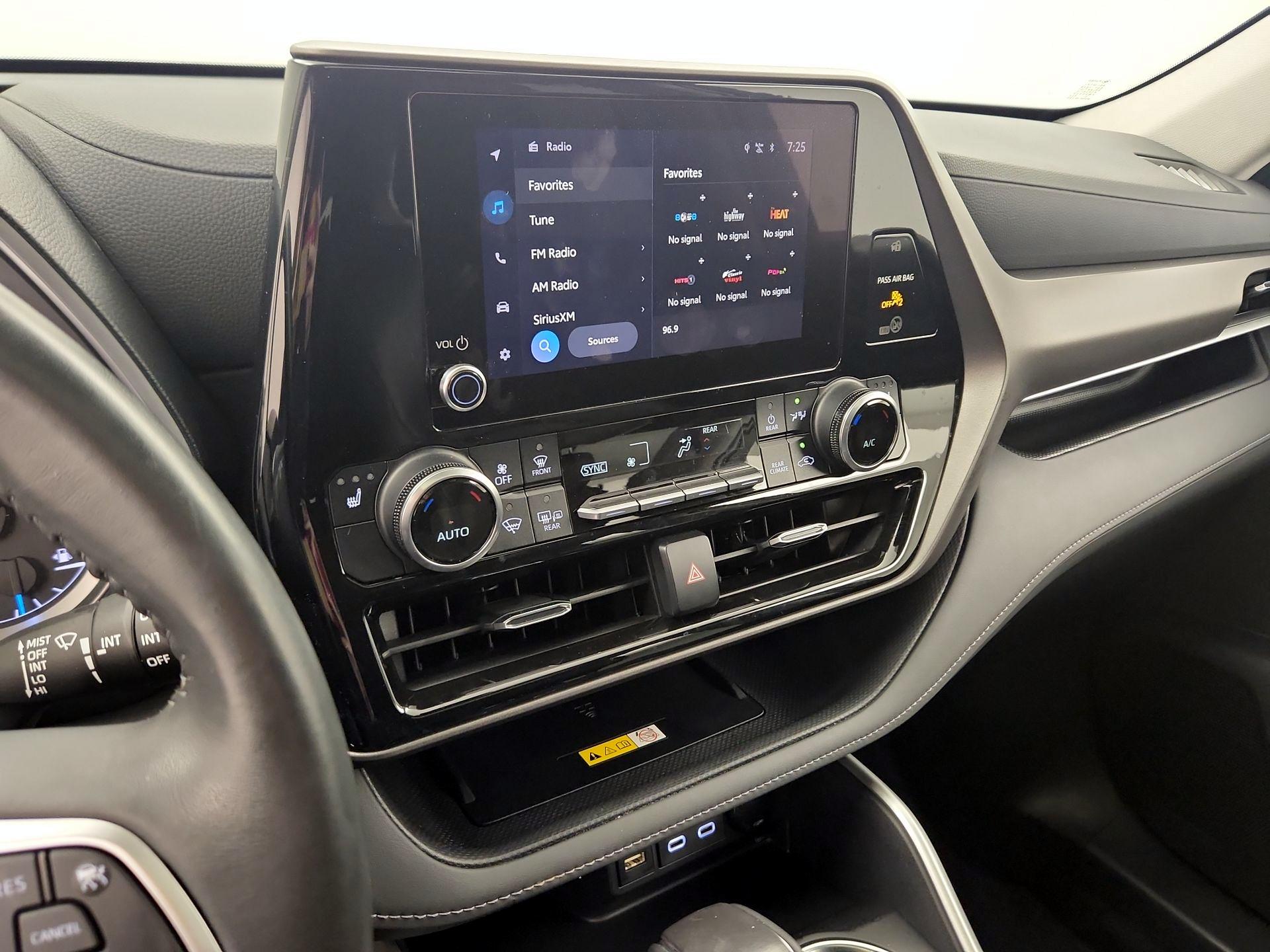 Thumbnail: 2023 Toyota Highlander - 16