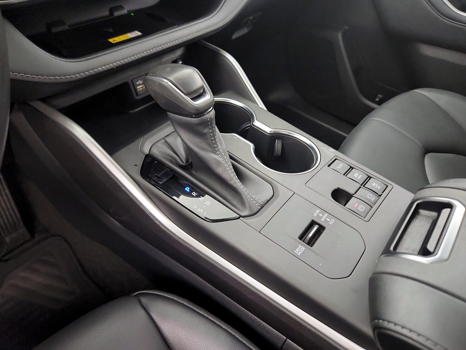 Thumbnail: 2023 Toyota Highlander - 17