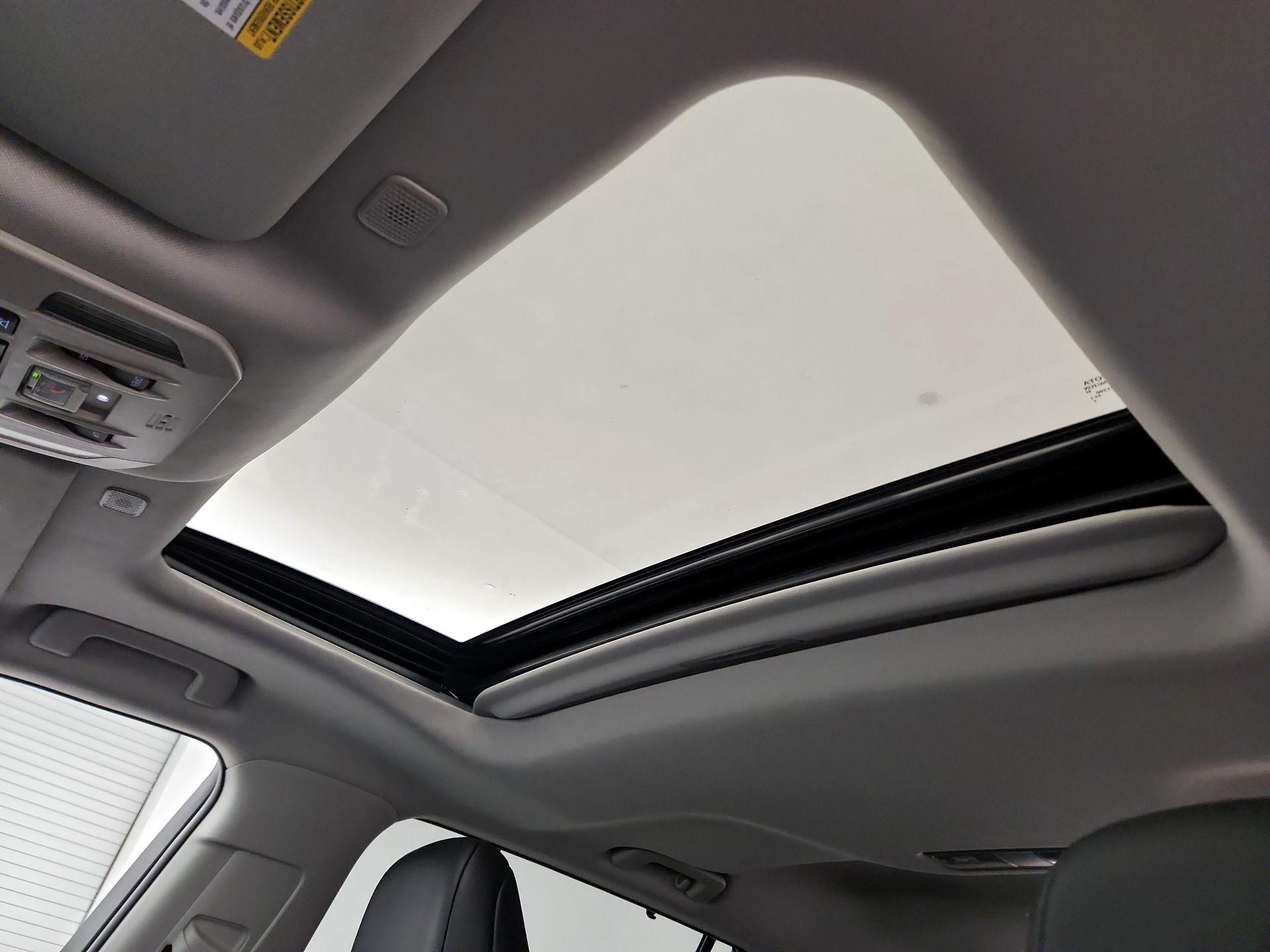 Thumbnail: 2023 Toyota Highlander - 19