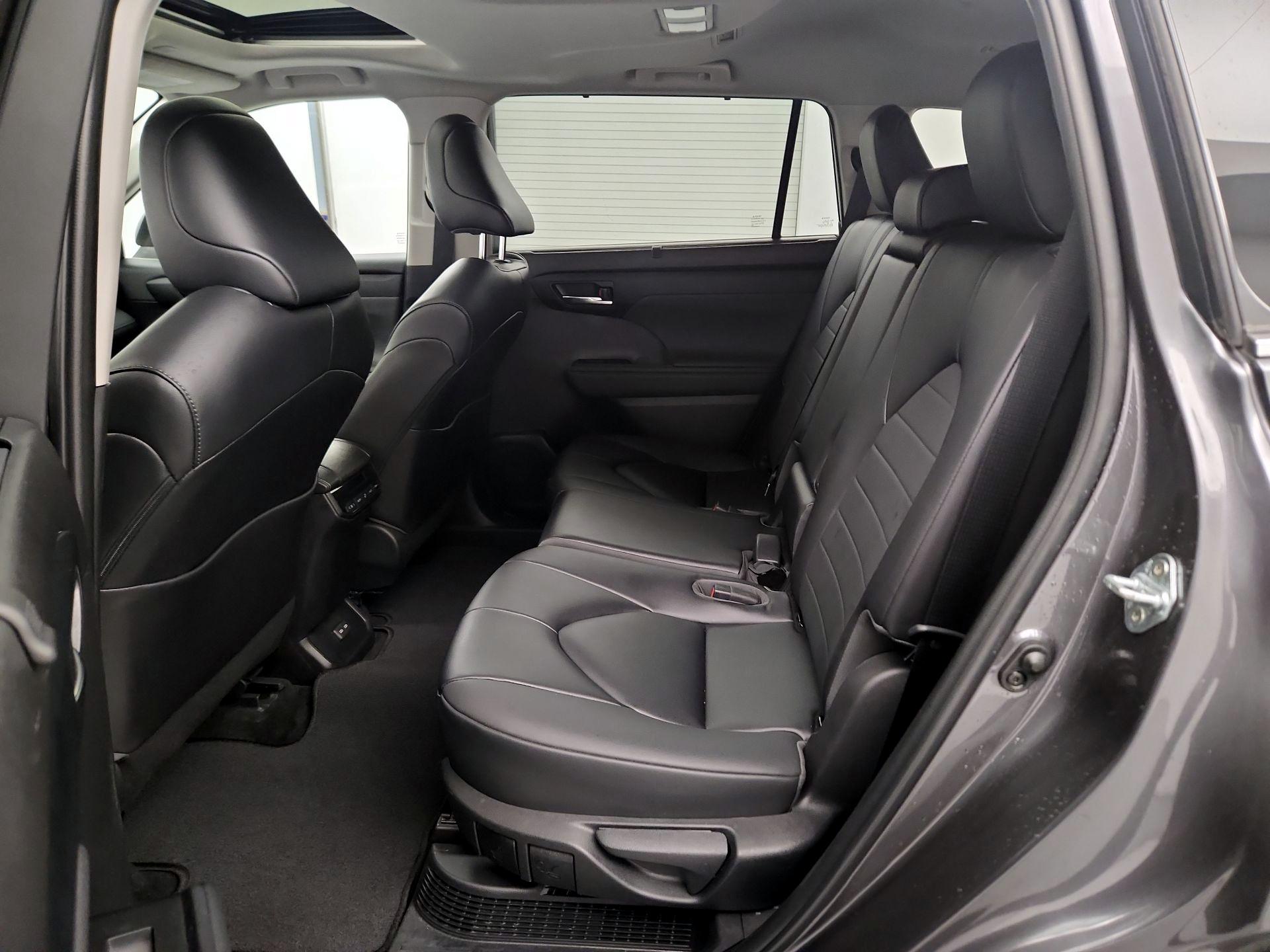 Thumbnail: 2023 Toyota Highlander - 20