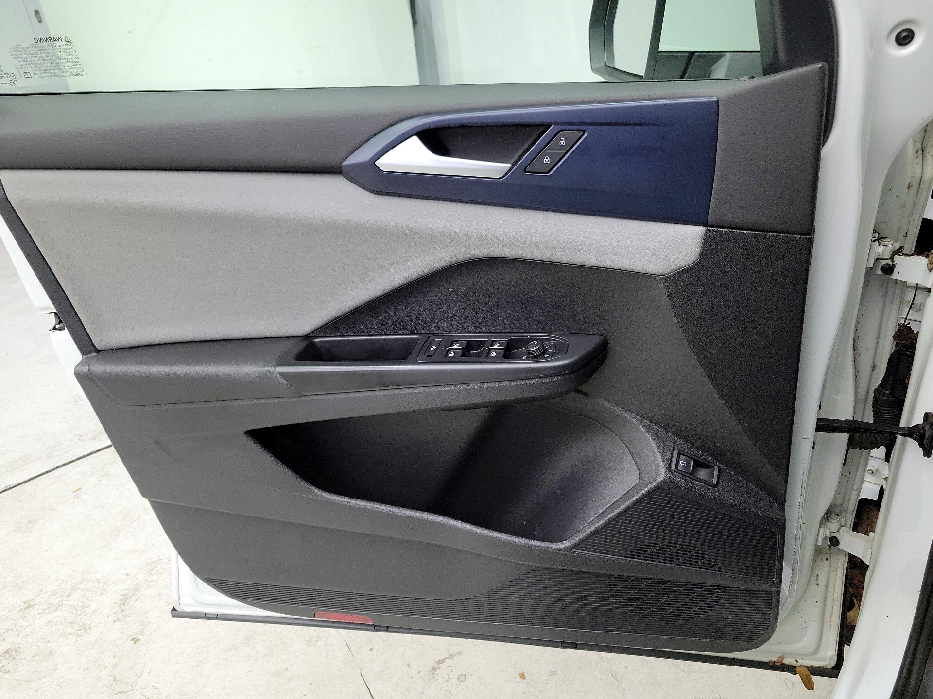 Thumbnail: 2022 Volkswagen Taos - 12