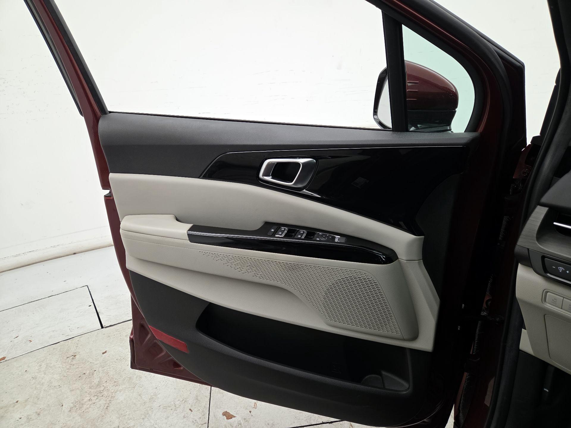 Thumbnail: 2022 Kia Carnival - 12