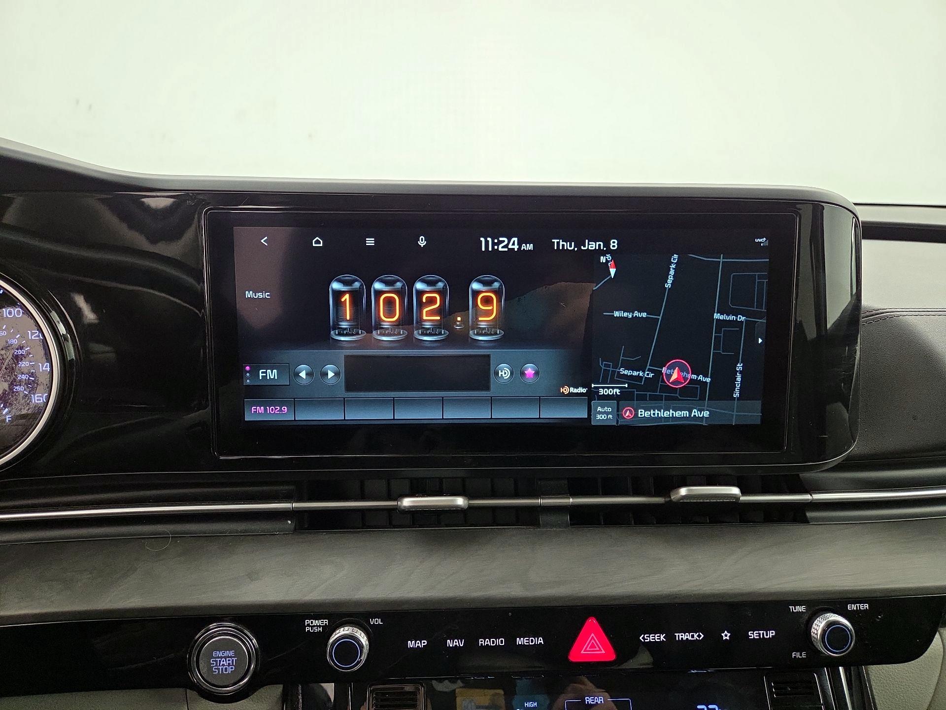 Thumbnail: 2022 Kia Carnival - 16