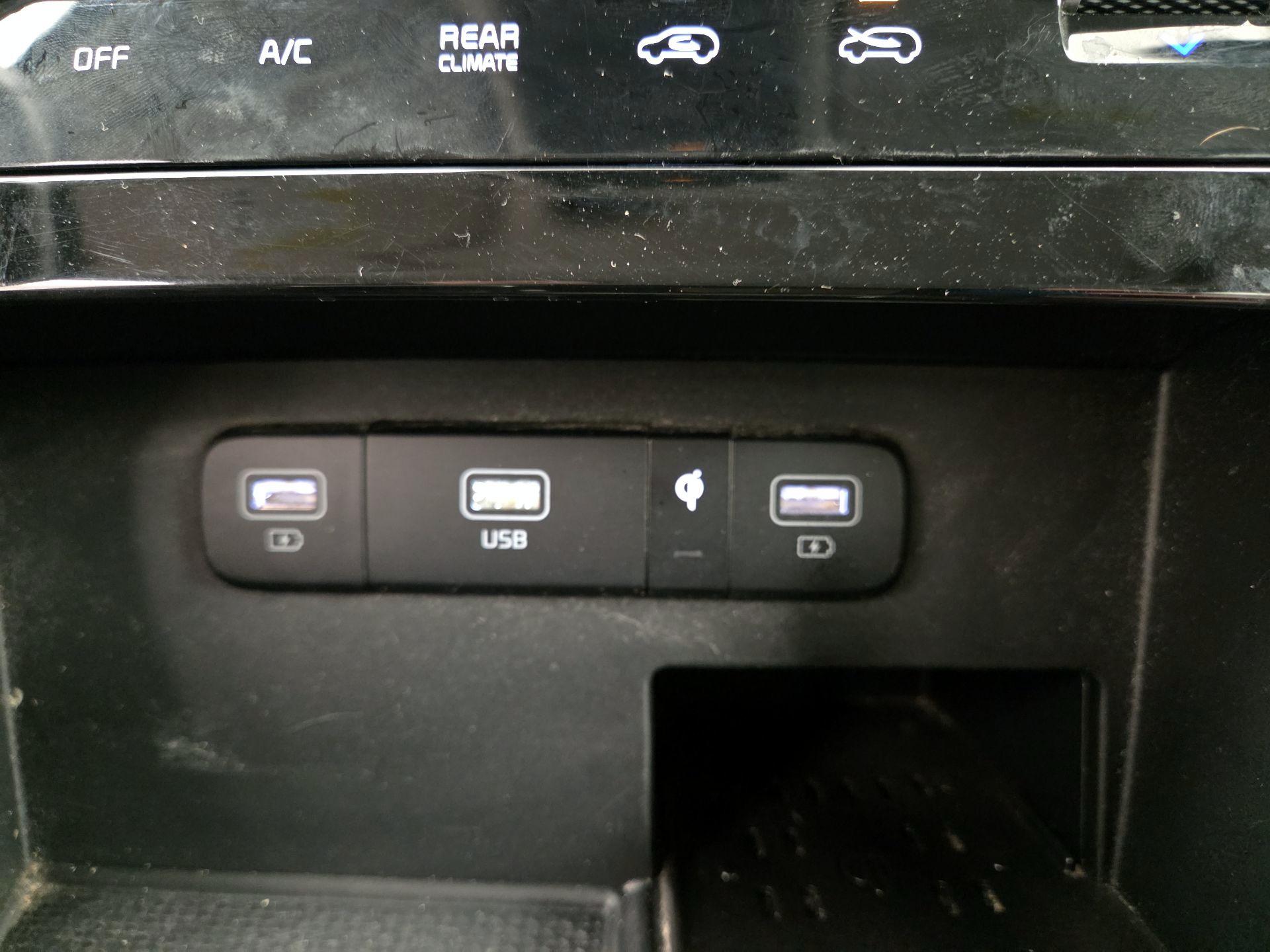 Thumbnail: 2022 Kia Carnival - 19