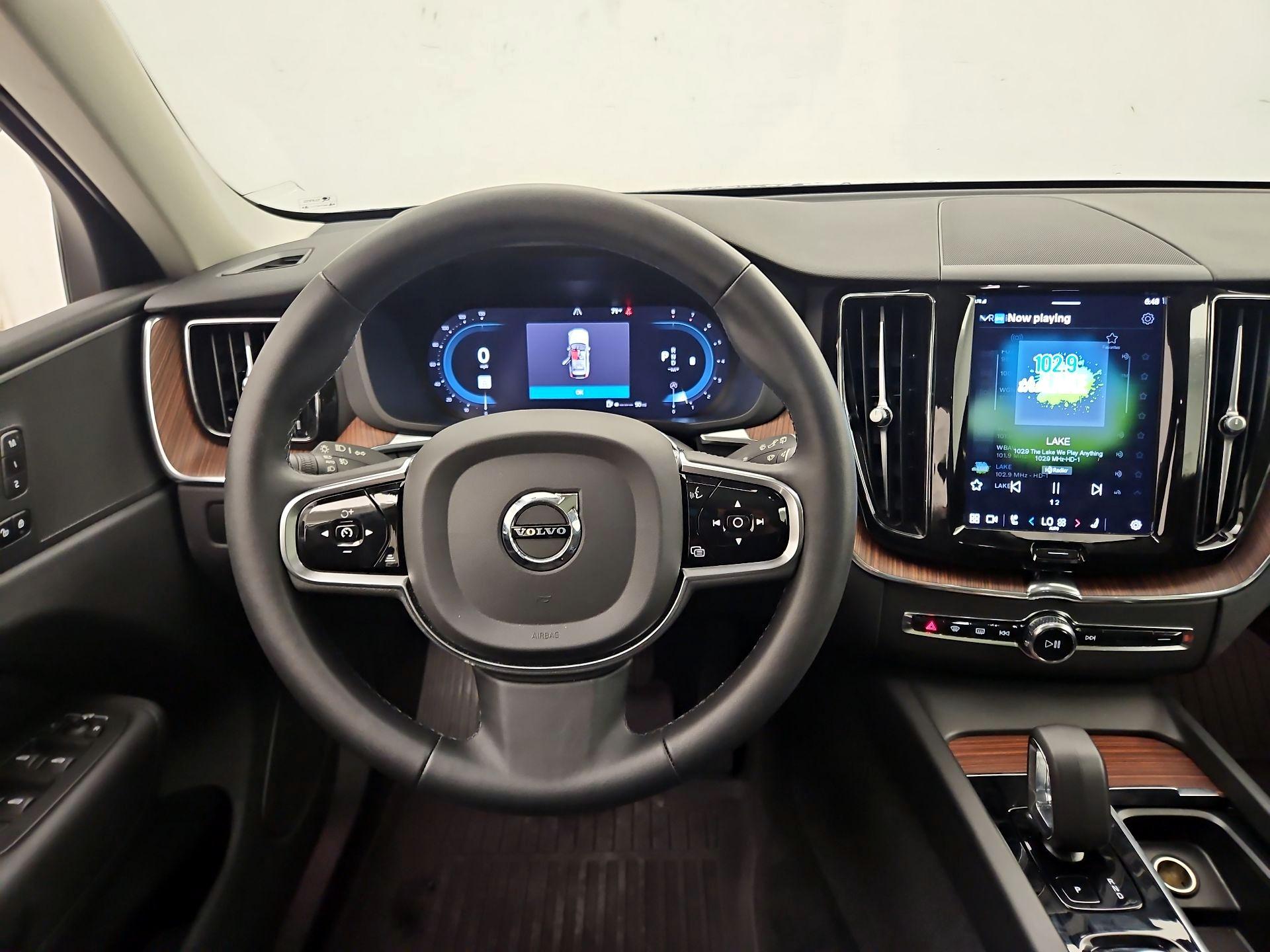 Thumbnail: 2023 Volvo XC60 - 10